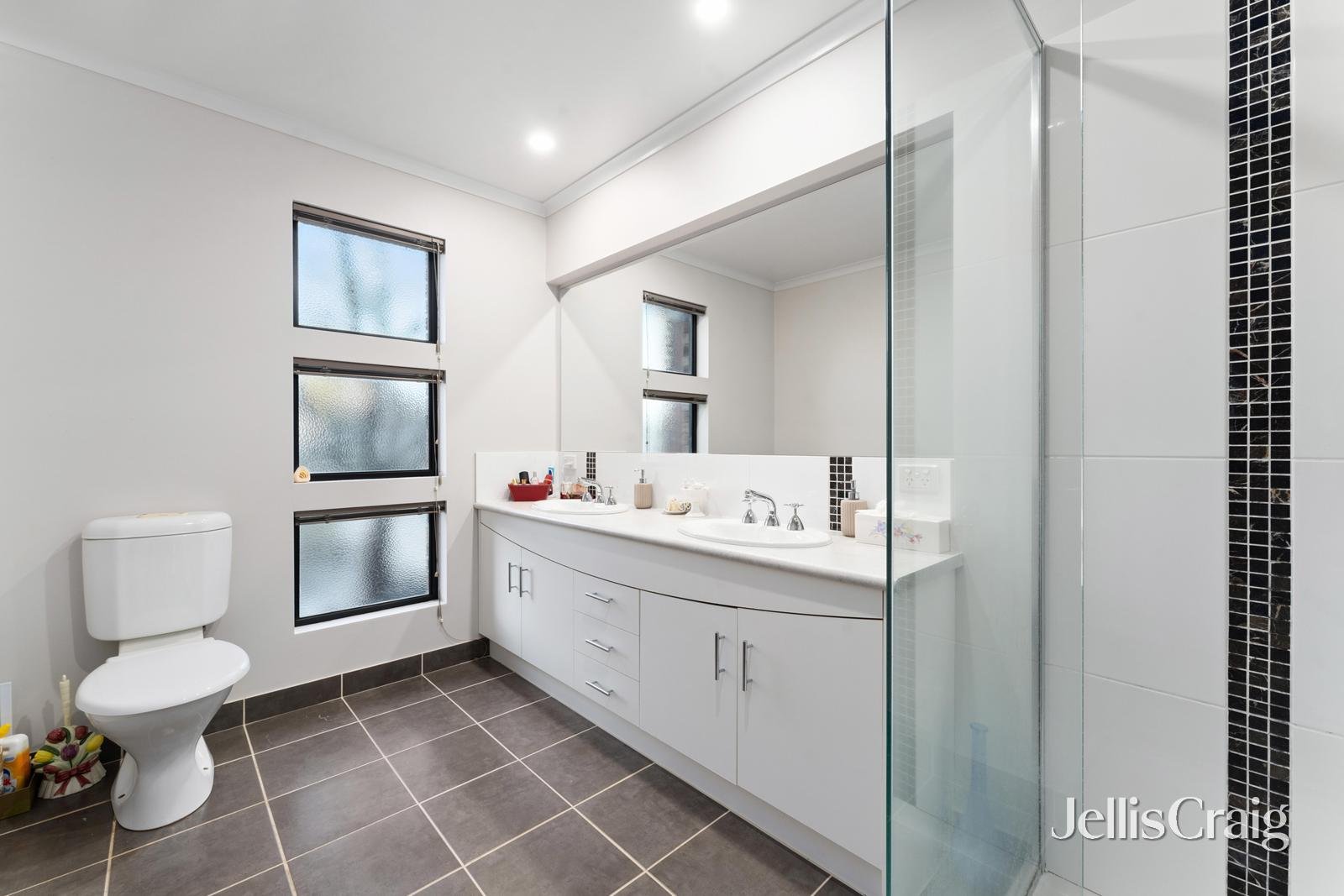 31 Faversham Avenue, Lake Gardens image 13