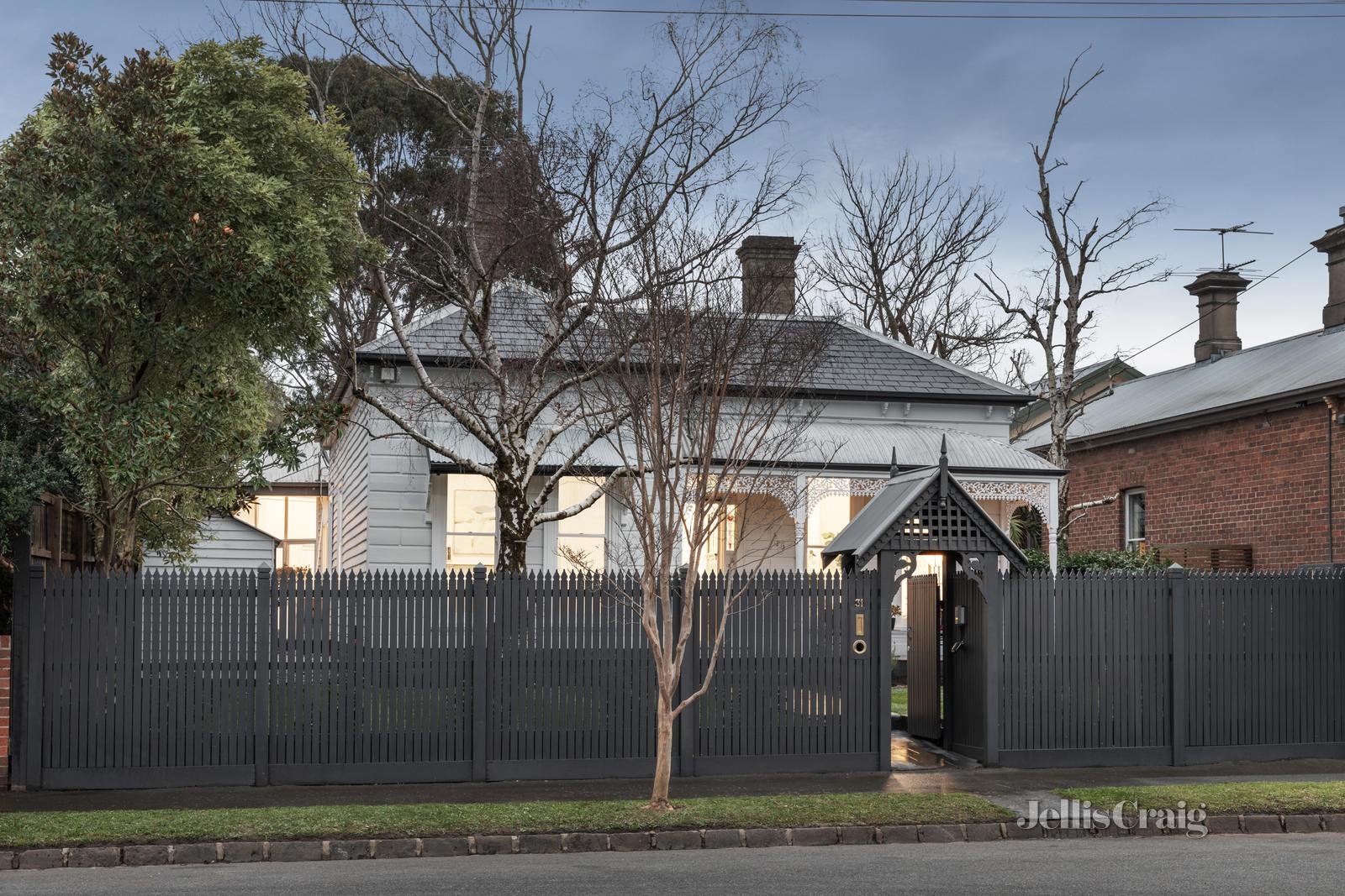 31 Fernhurst Grove, Kew image 1