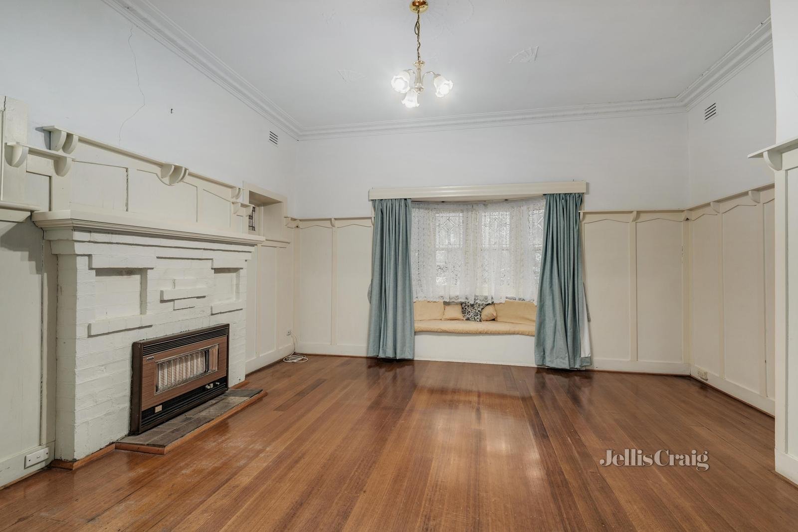 31 Gardenia Street, Blackburn image 2