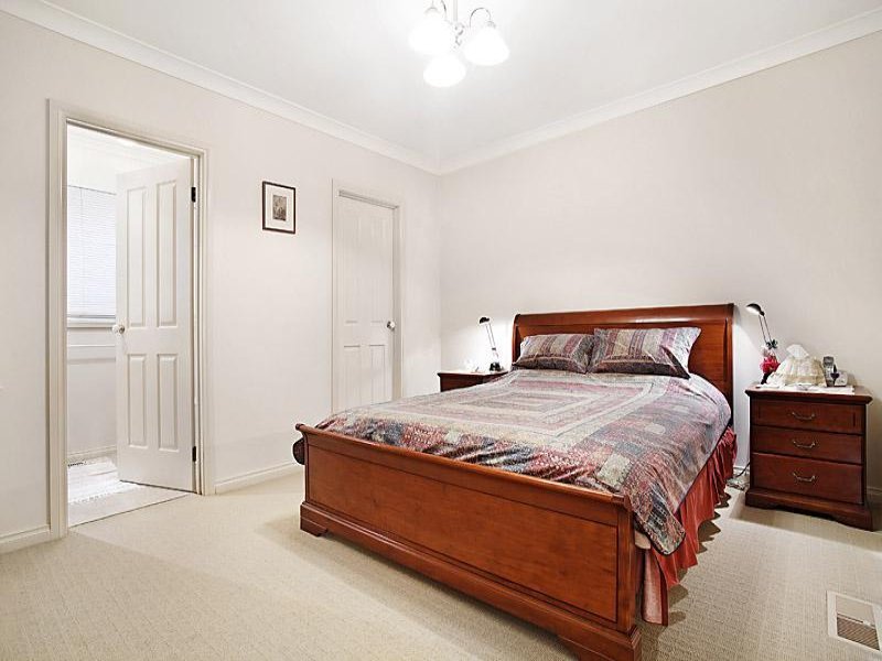 3/1 Godfrey Court, Surrey Hills image 5