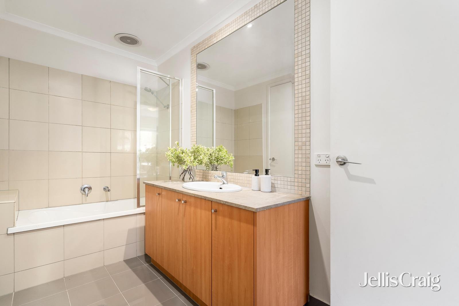 3/1 Gumbri Place, Brunswick image 4