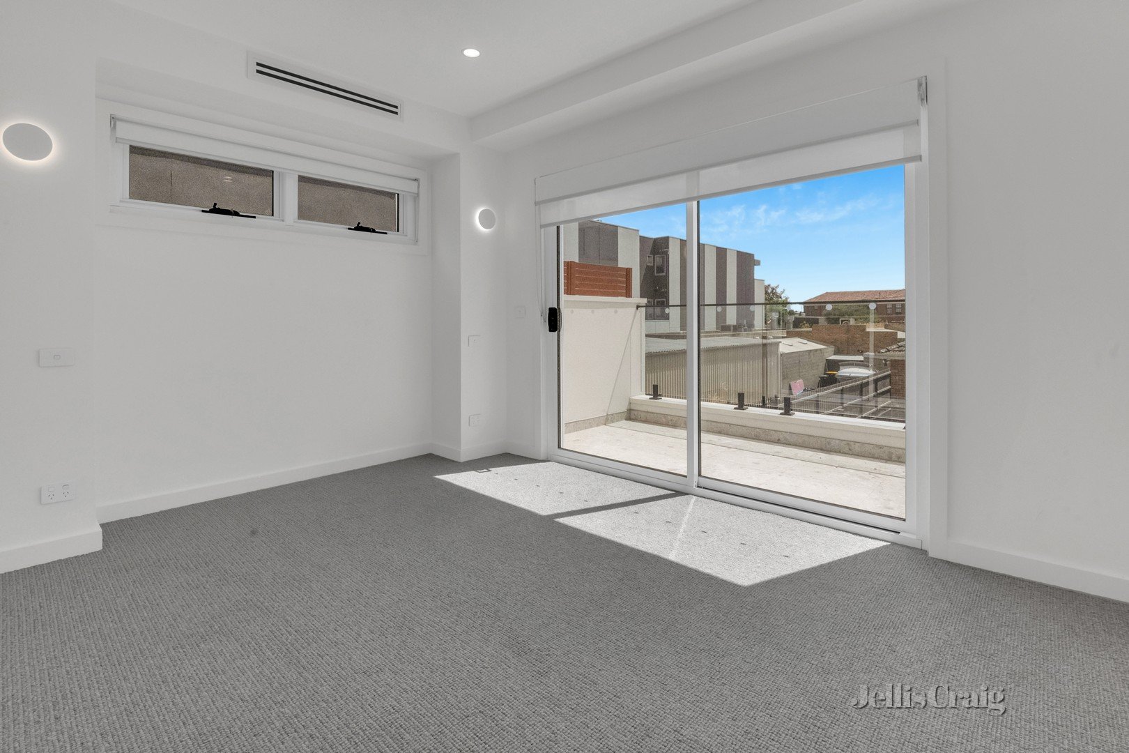 3/1 Hazel Grove, Pascoe Vale image 2