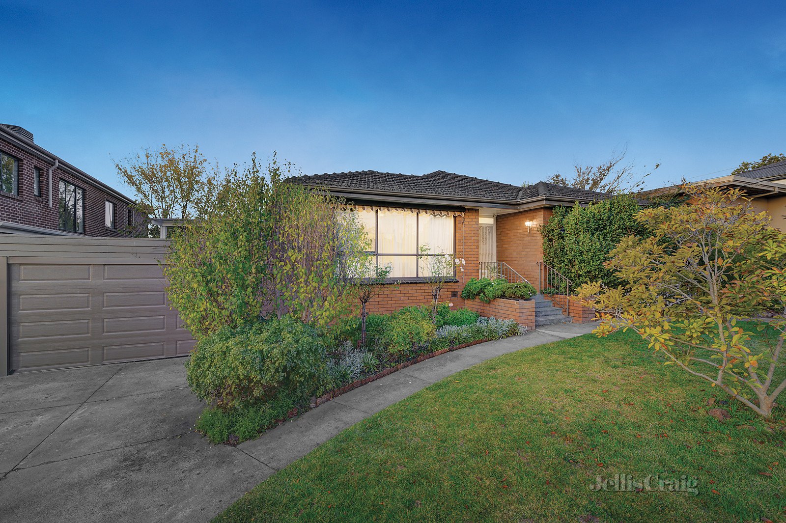 31 Hillside Road, Mount Waverley image 1