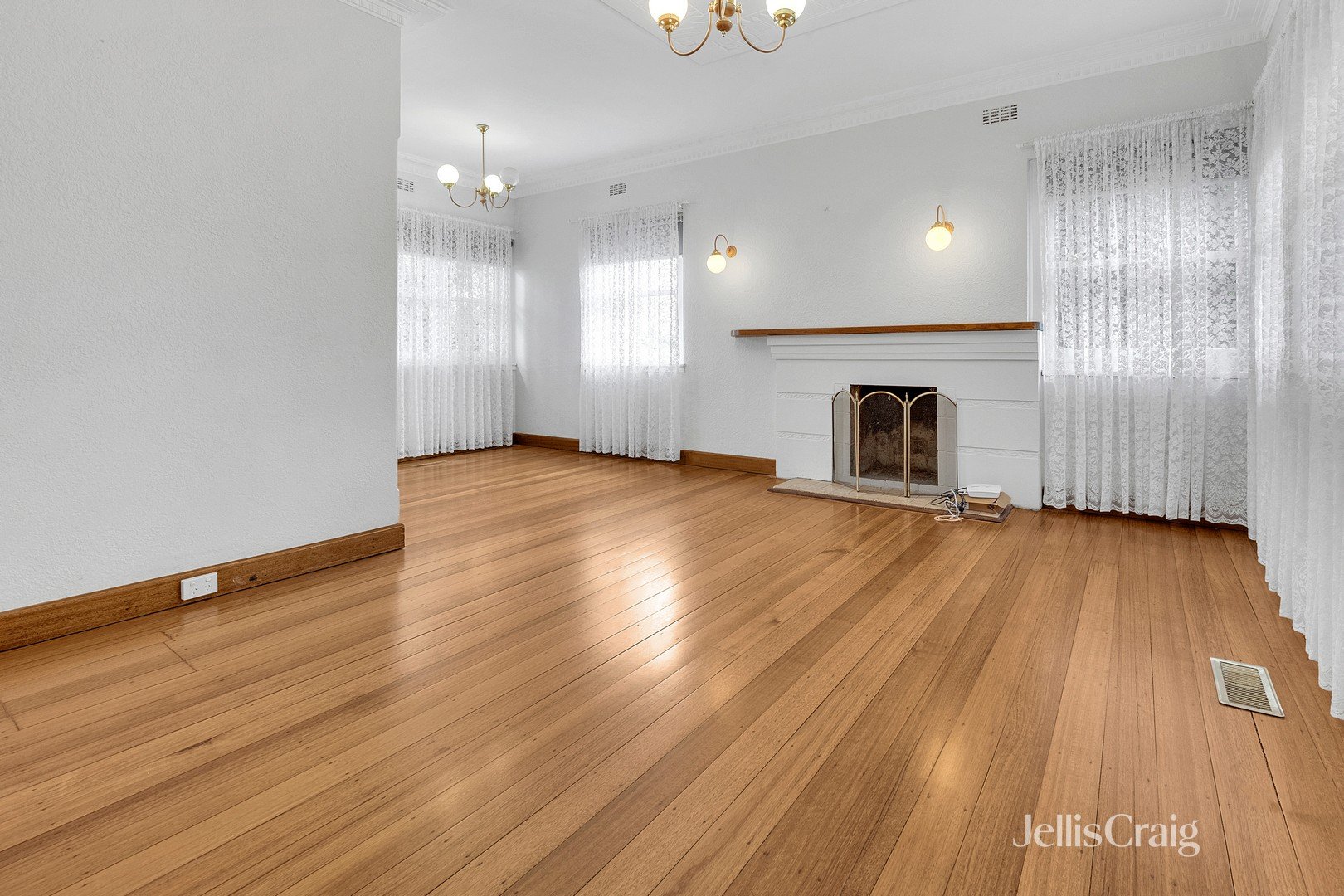 31 Hotham Road, Niddrie image 1