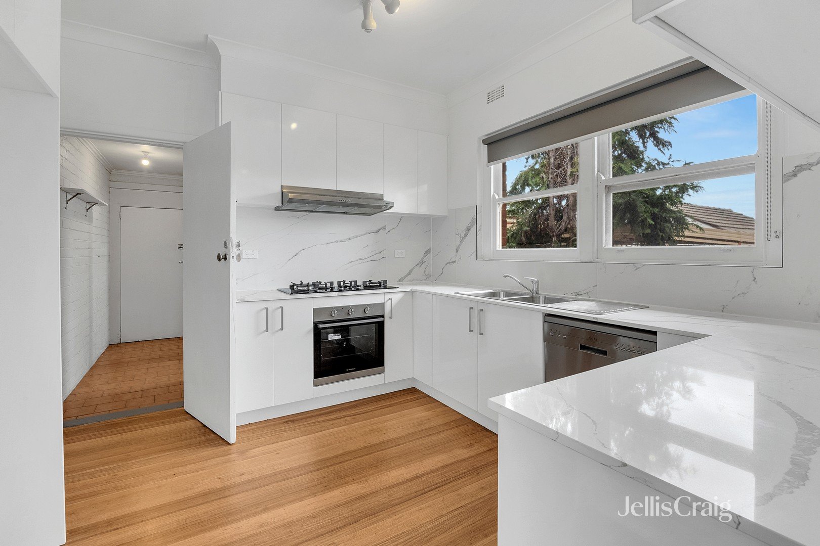 31 Hotham Road, Niddrie image 3