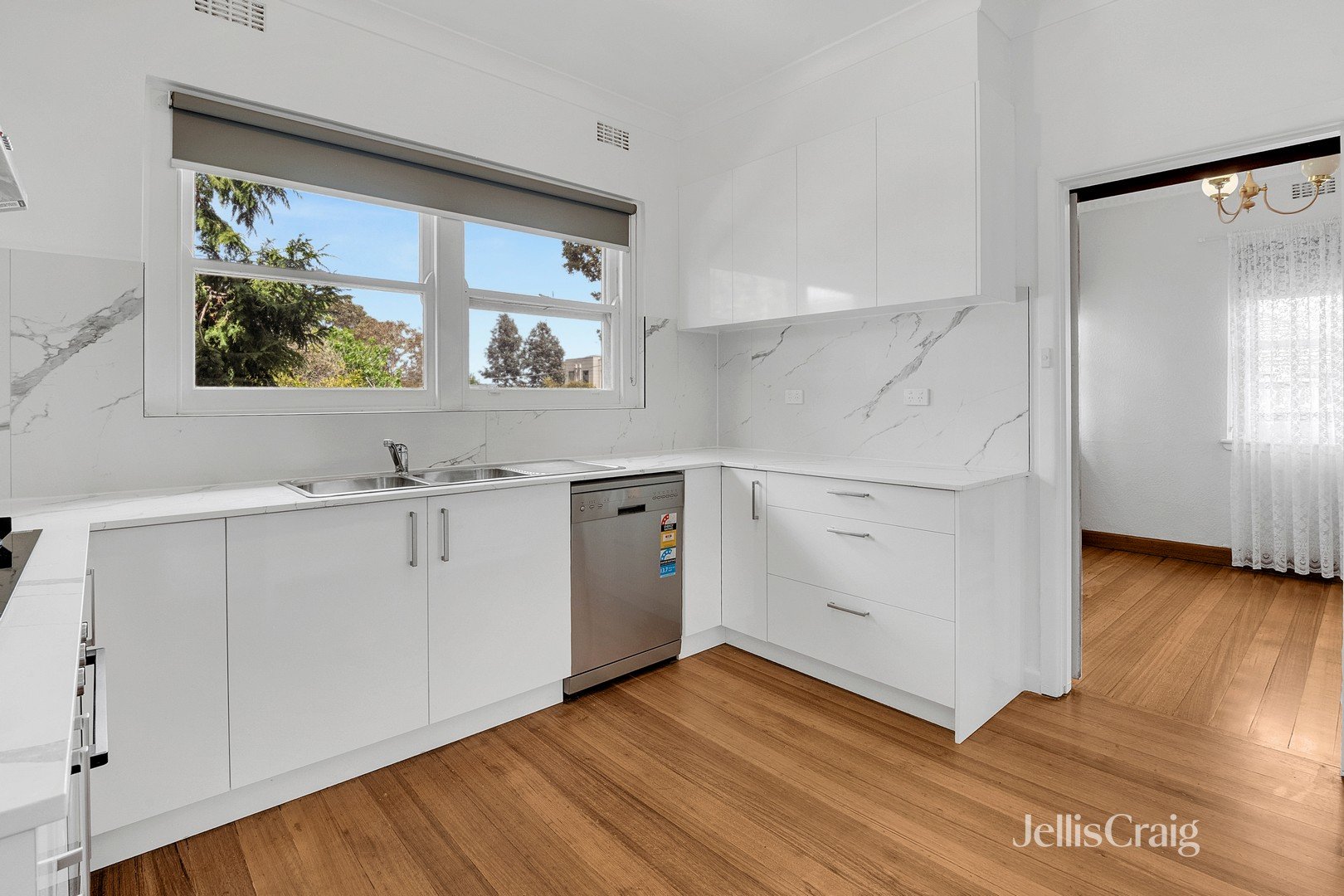 31 Hotham Road, Niddrie image 4
