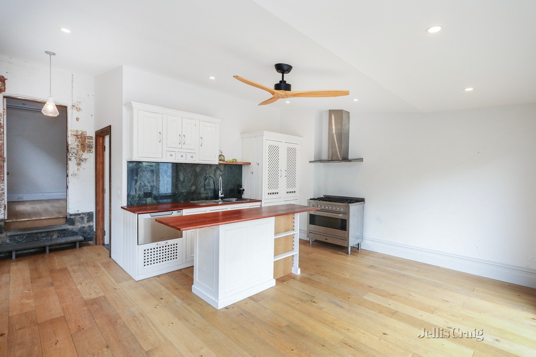 31 Hotham Street, Preston image 1