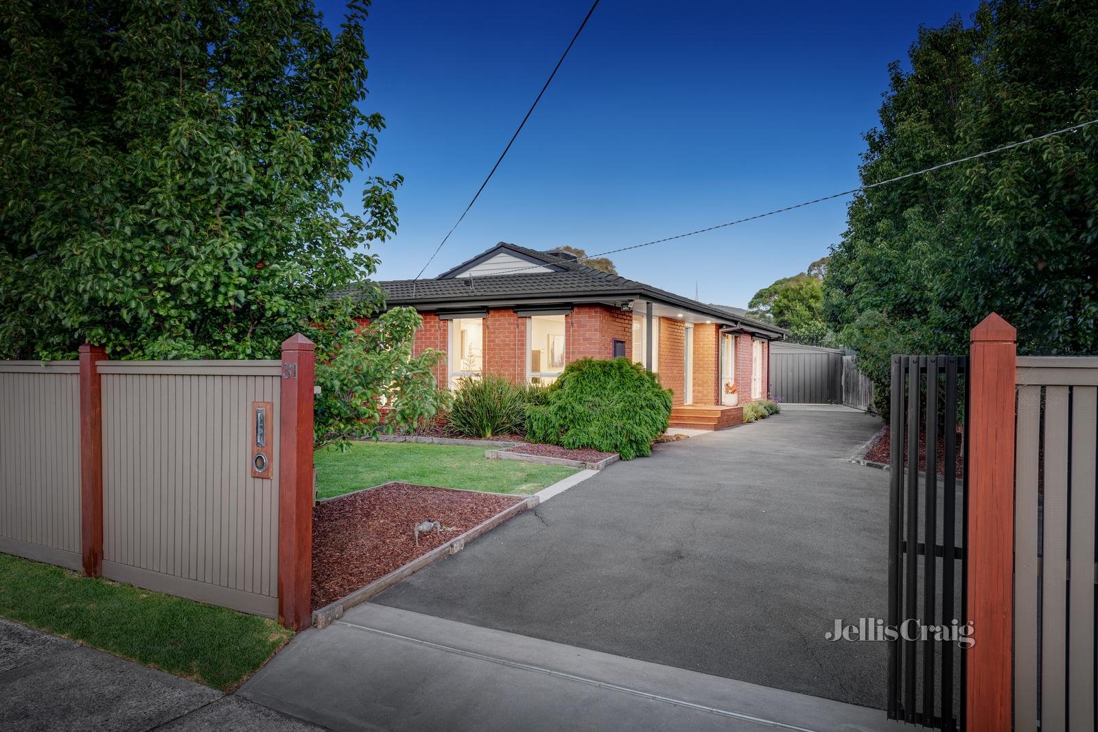 31 Huntingdon Avenue, Bayswater North image 1