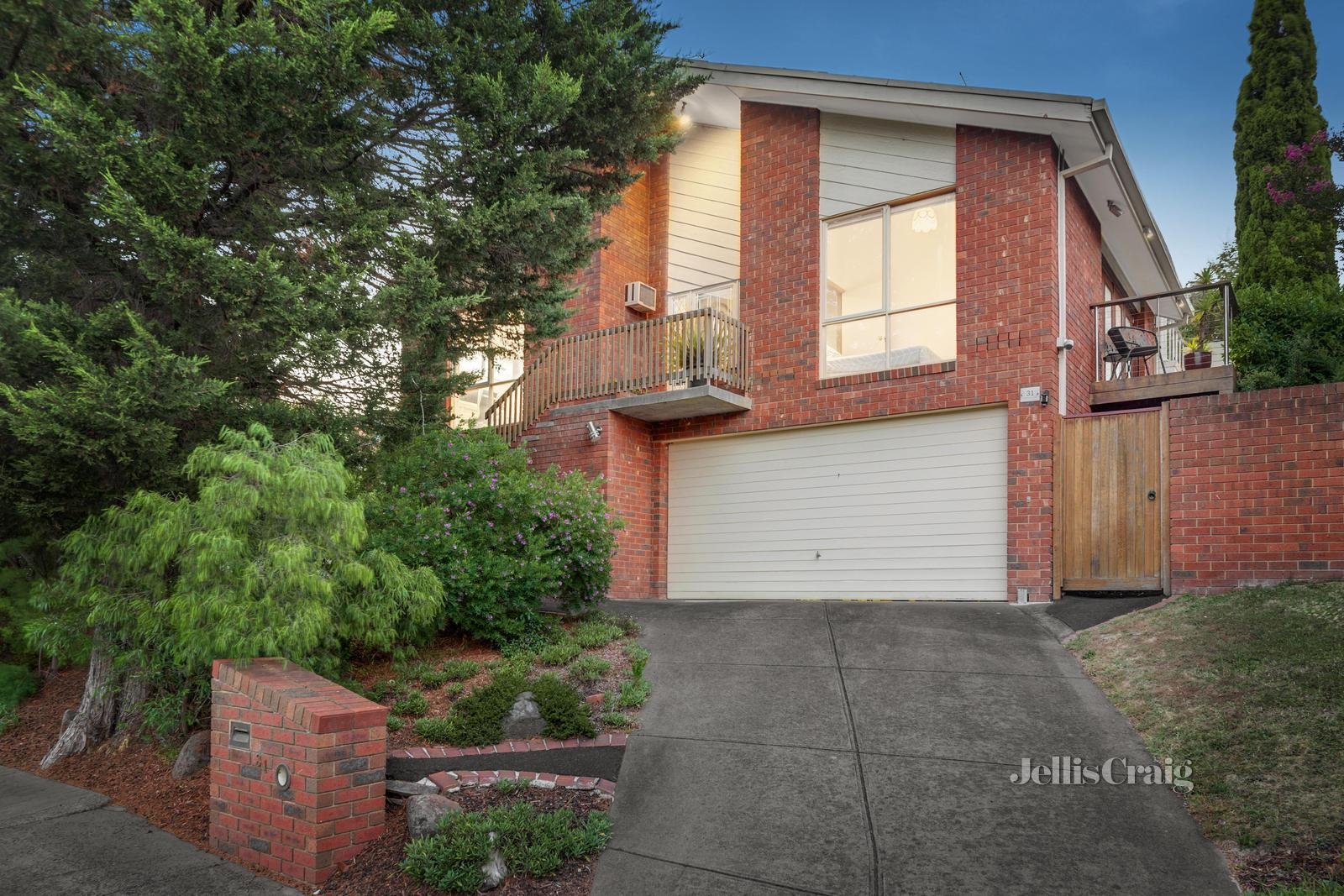 31 Huntingfield Drive, Doncaster East image 12