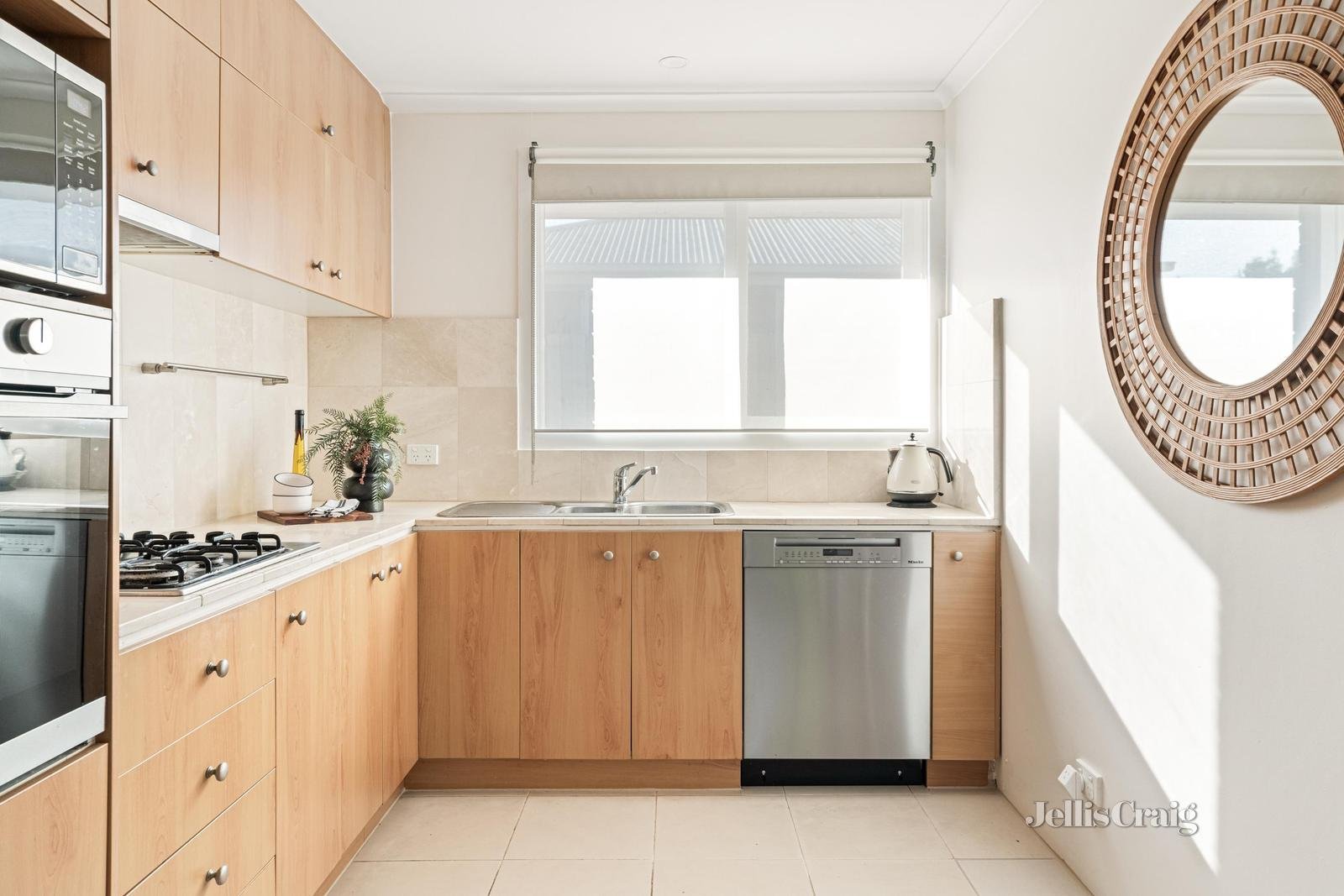 3/1 Jennifer Avenue, Parkdale image 4
