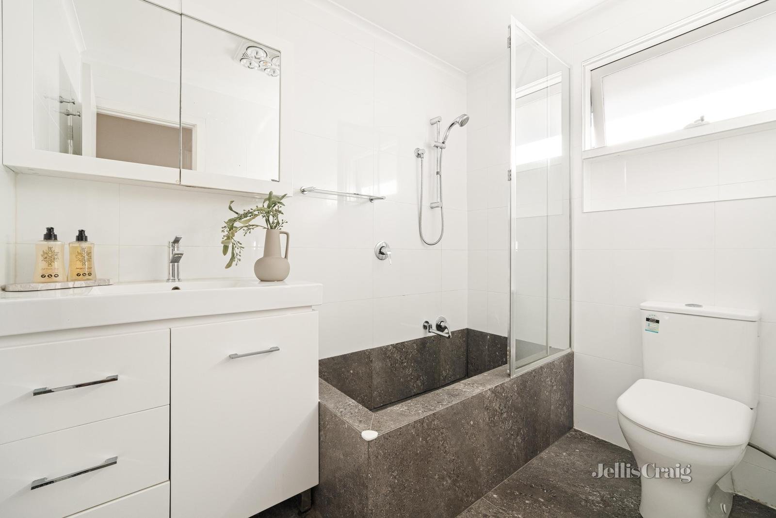 3/1 Jennifer Avenue, Parkdale image 8