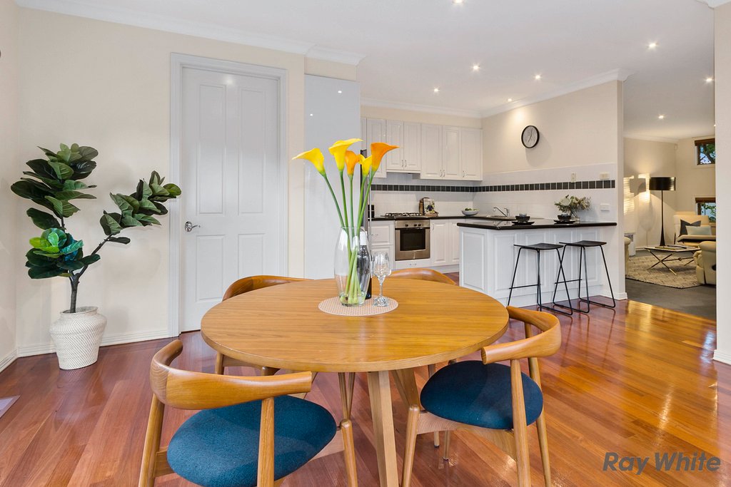 31 Kingswood Rise, Box Hill South image 2