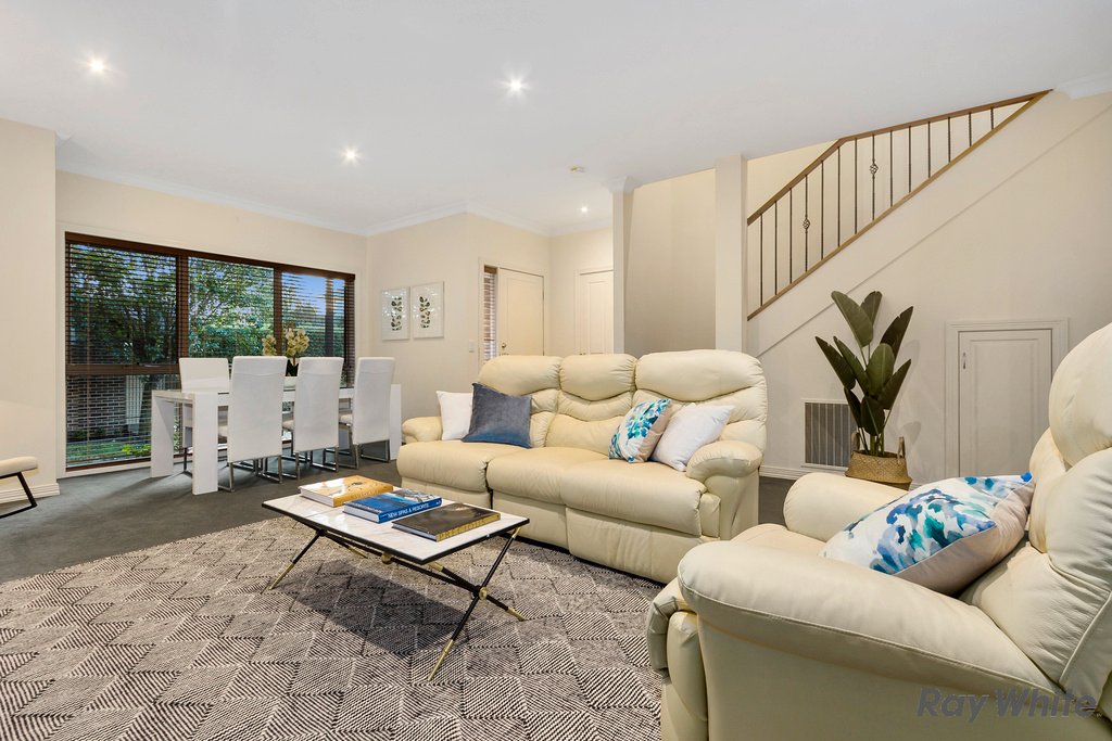 31 Kingswood Rise, Box Hill South image 4