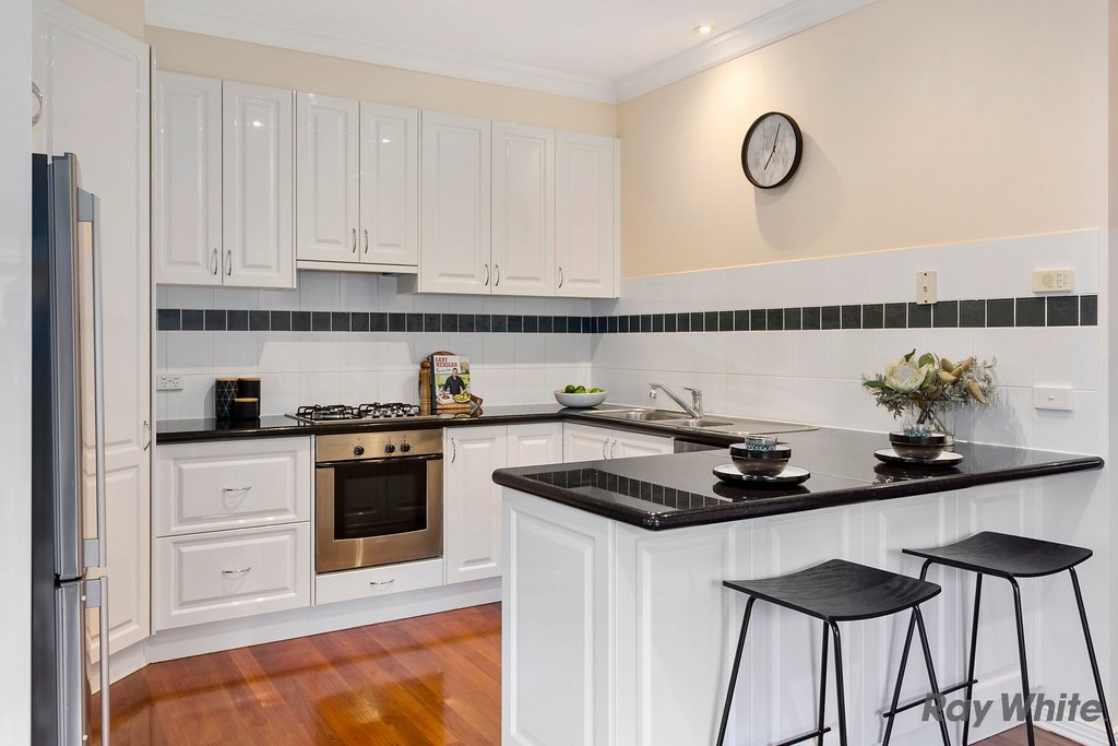 31 Kingswood Rise, Box Hill South image 6