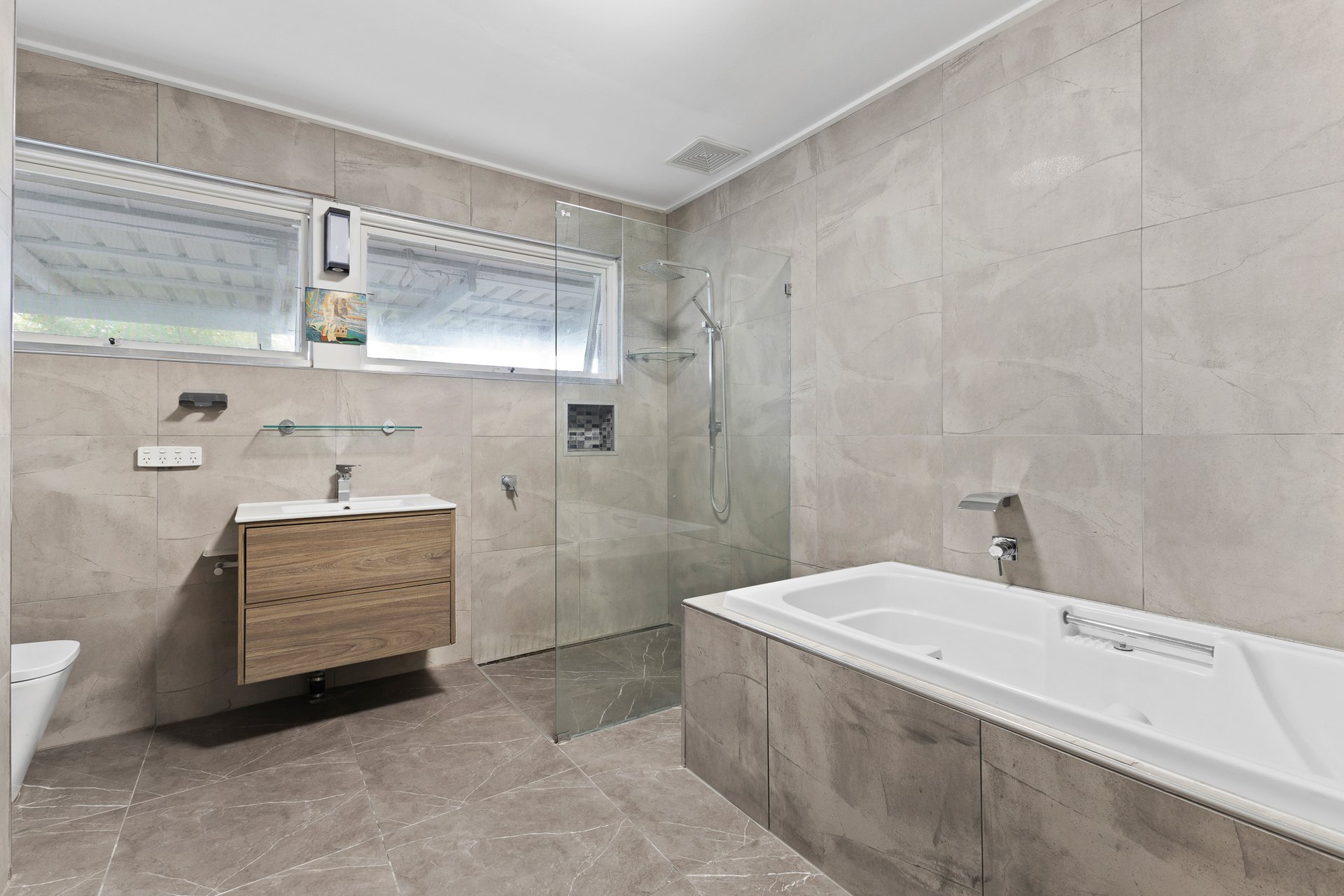 31 Leyland Road, Mount Waverley image 1
