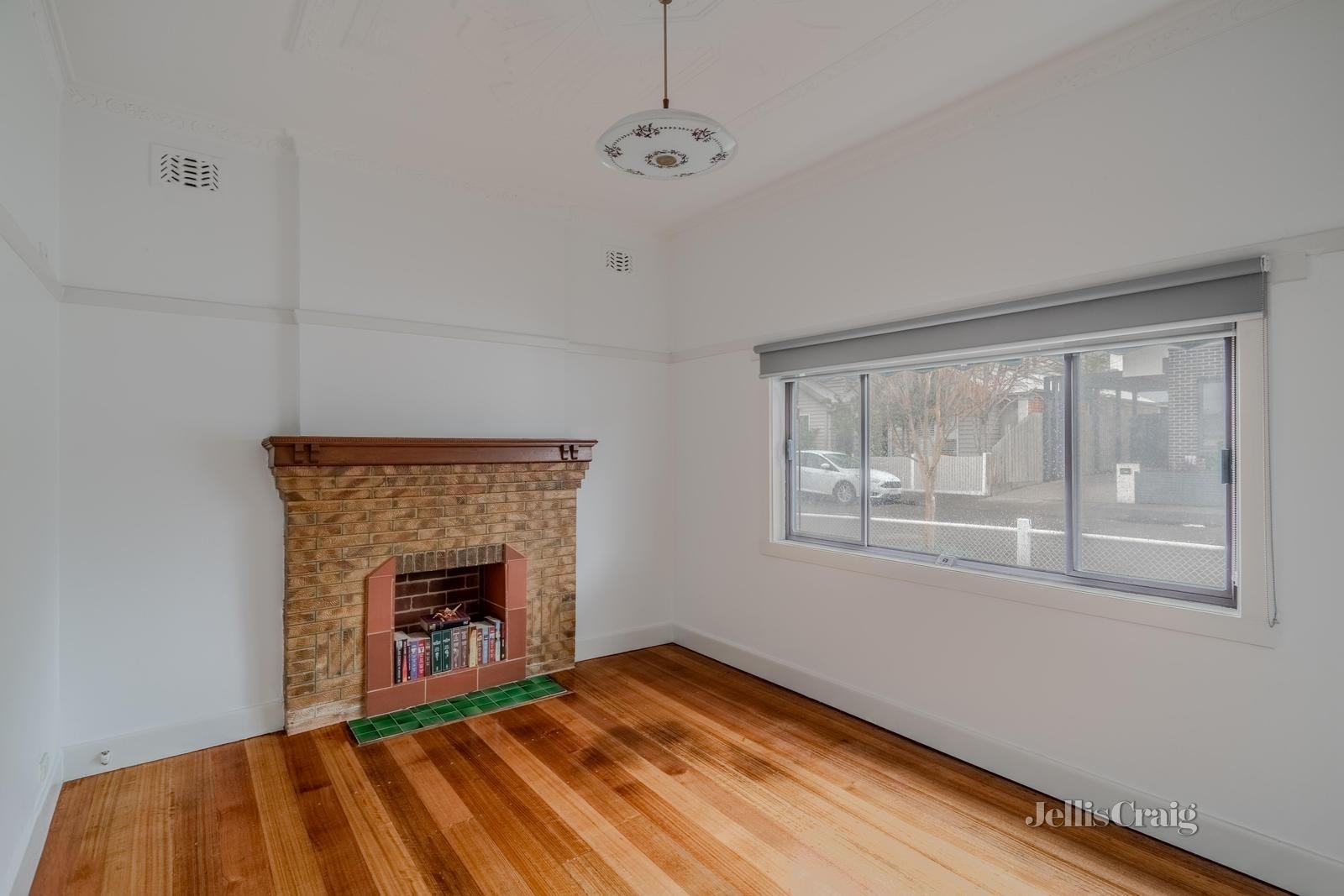 31 Liverpool Street, Footscray image 2