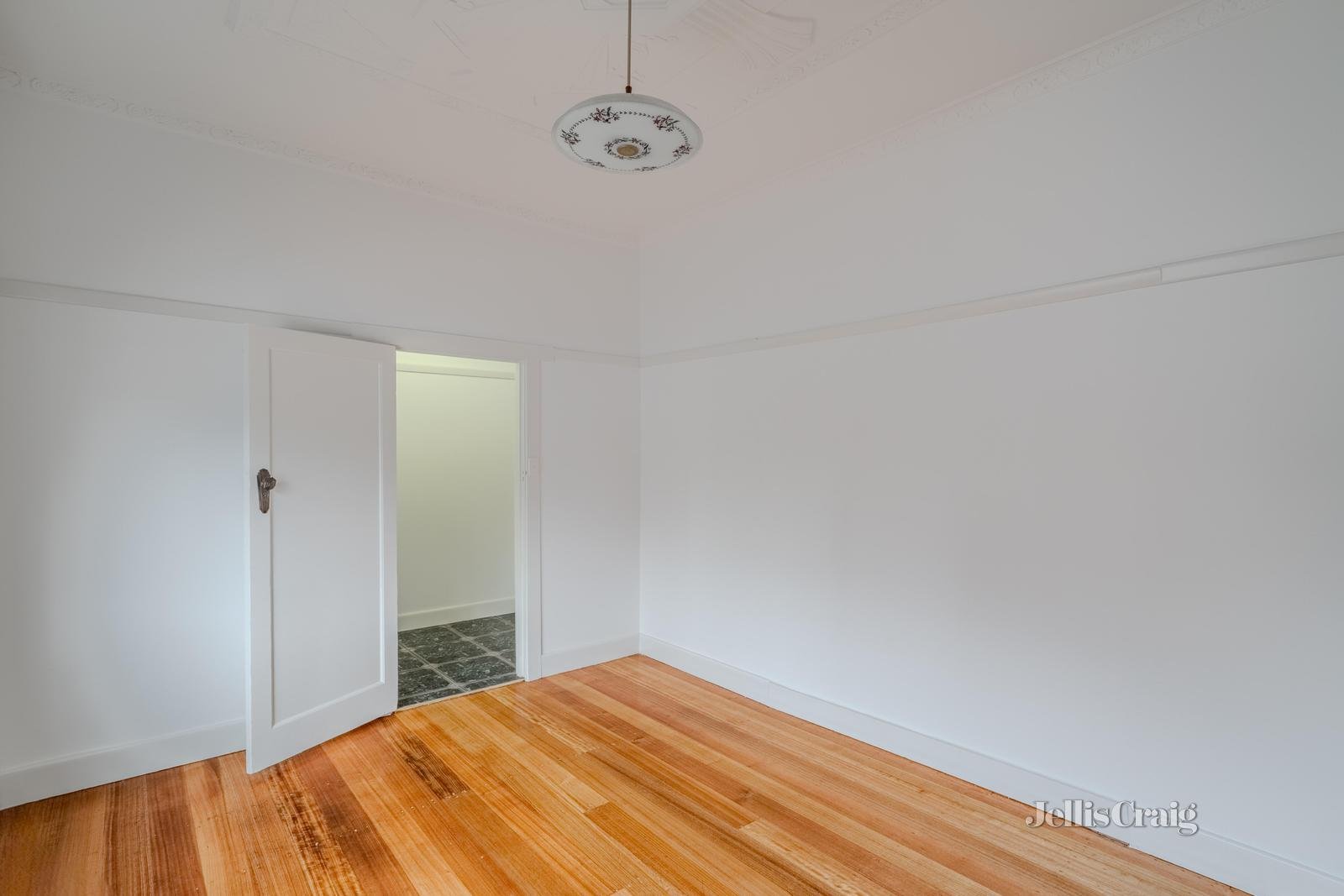 31 Liverpool Street, Footscray image 8