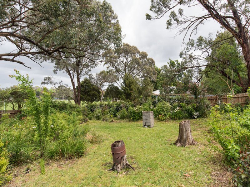 31 Longfellow Avenue, Mooroolbark image 8