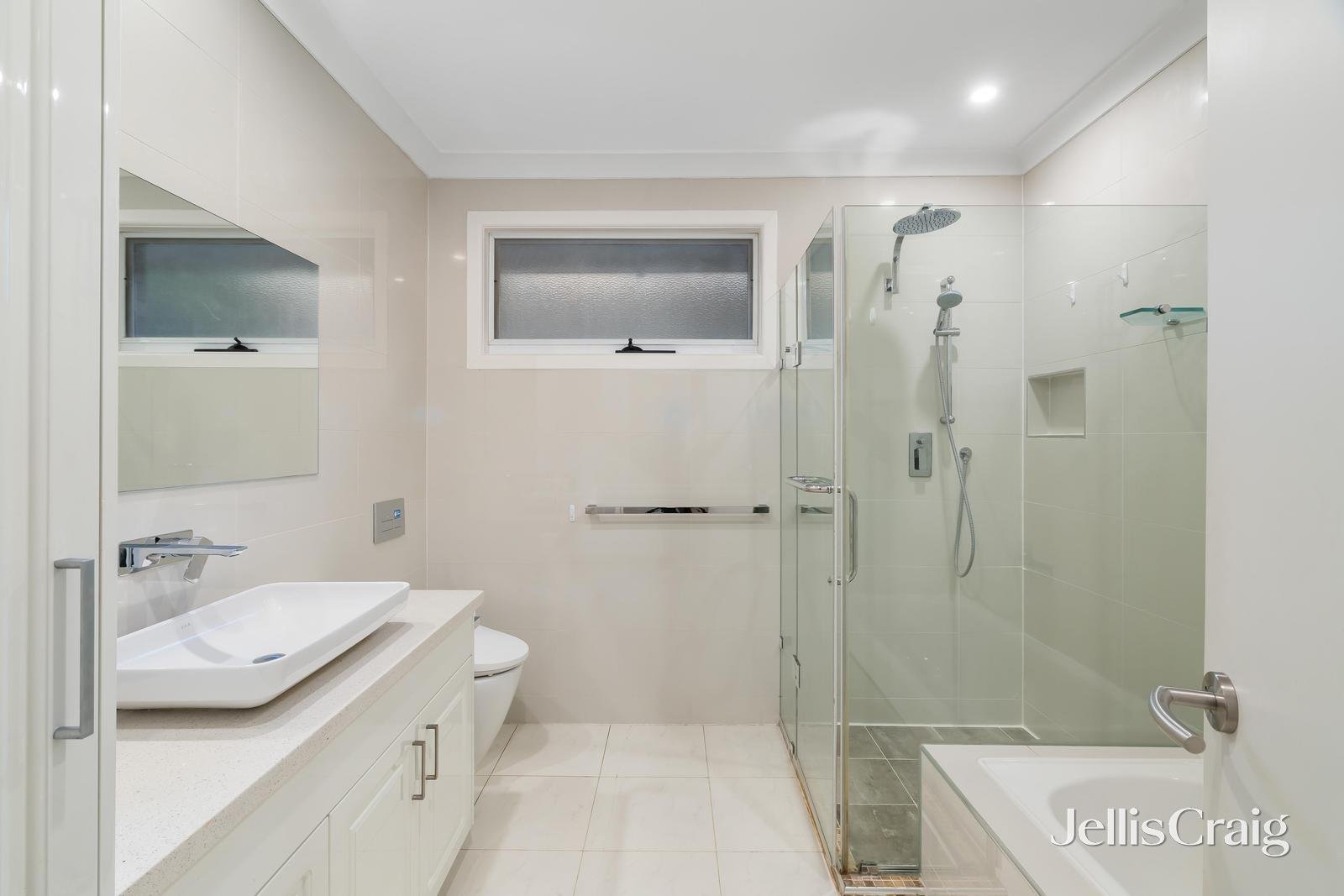 31 Margate Crescent, Glen Waverley image 8