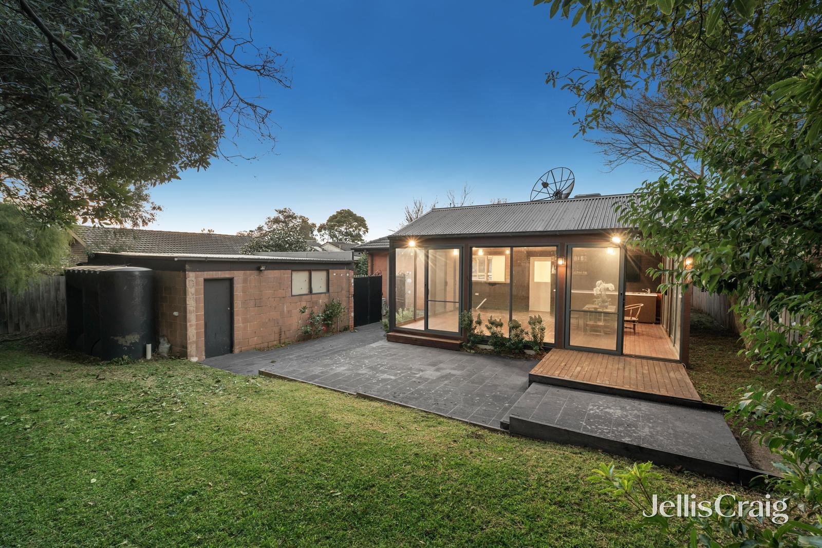 31 Margate Crescent, Glen Waverley image 12