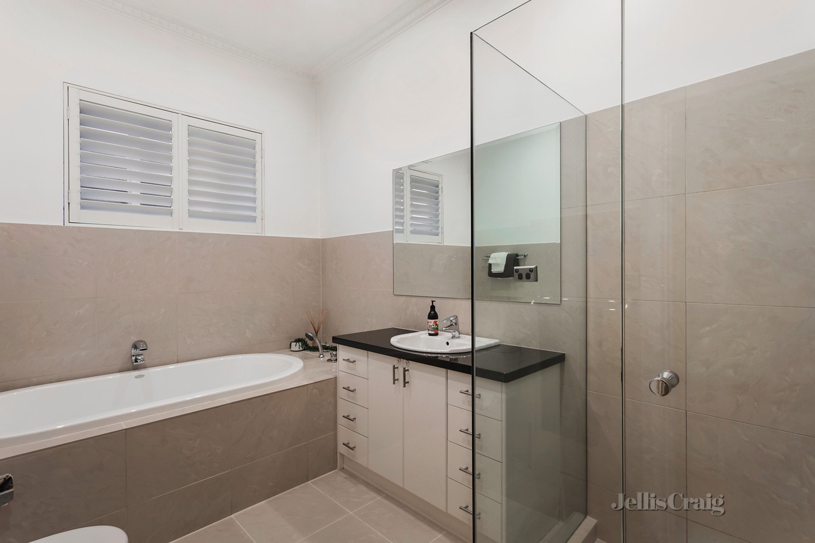 31 Mathers Avenue, Kew East image 7