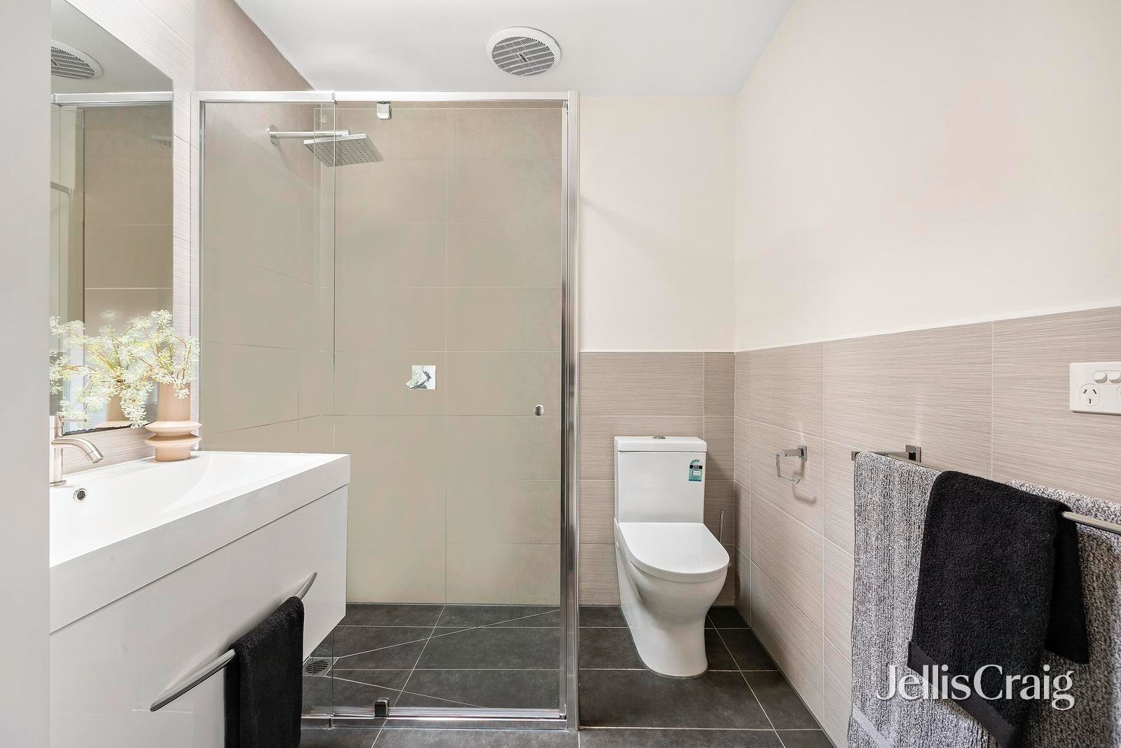31 McTaggart Street, Kensington image 7