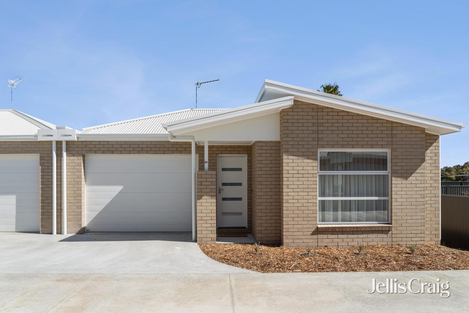 31 Miners Crescent, Canadian image 1