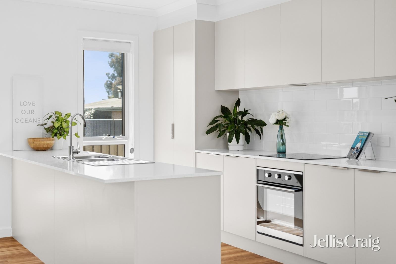 31 Miners Crescent, Canadian image 3