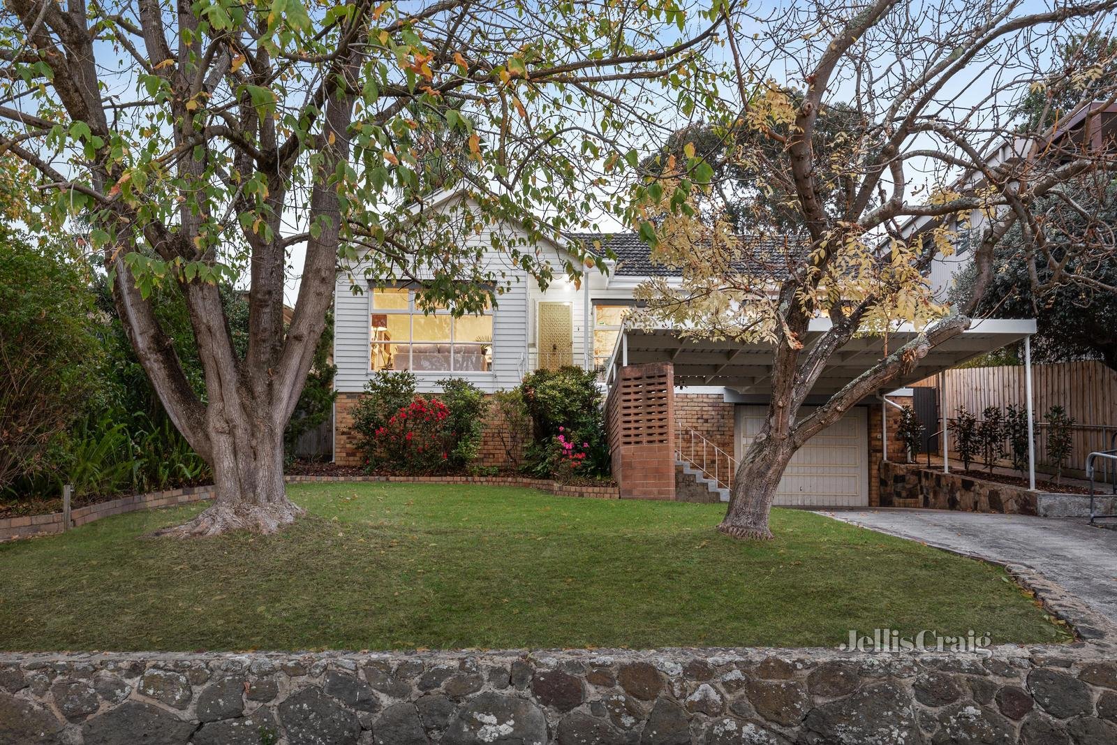 31 Miriam Street, Rosanna image 1