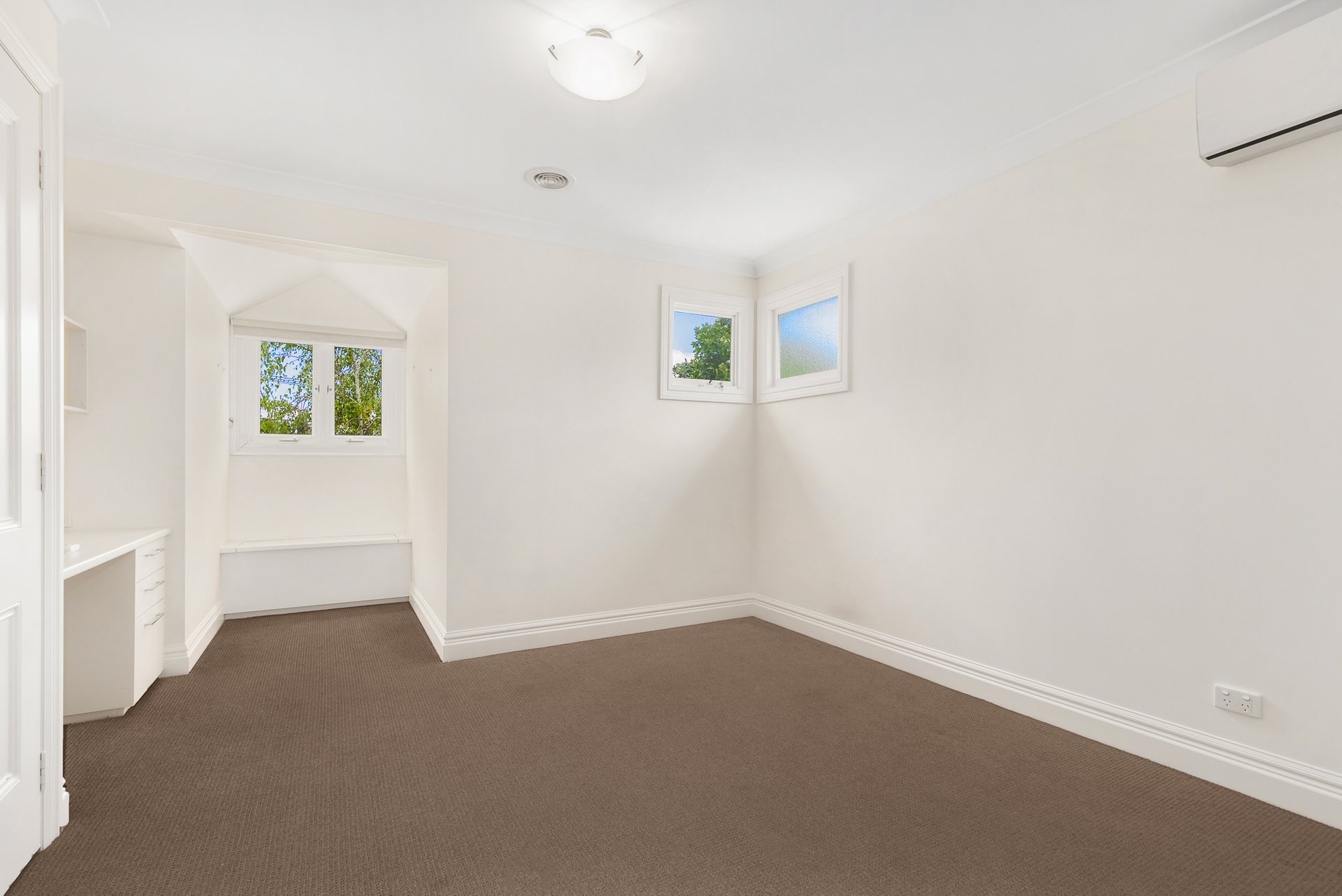 Property Gallery Thumbnail 4