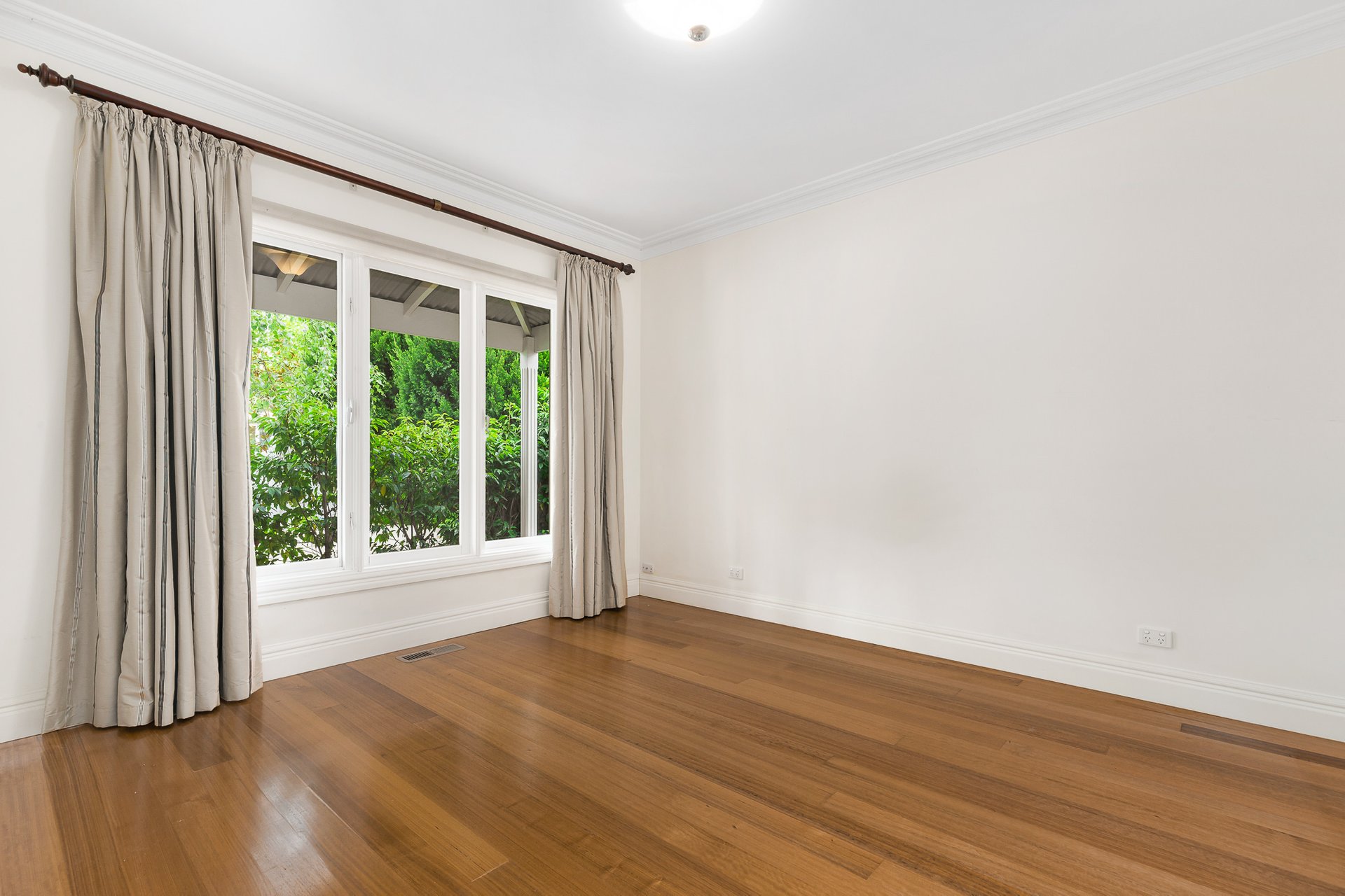 Property Gallery Thumbnail 6