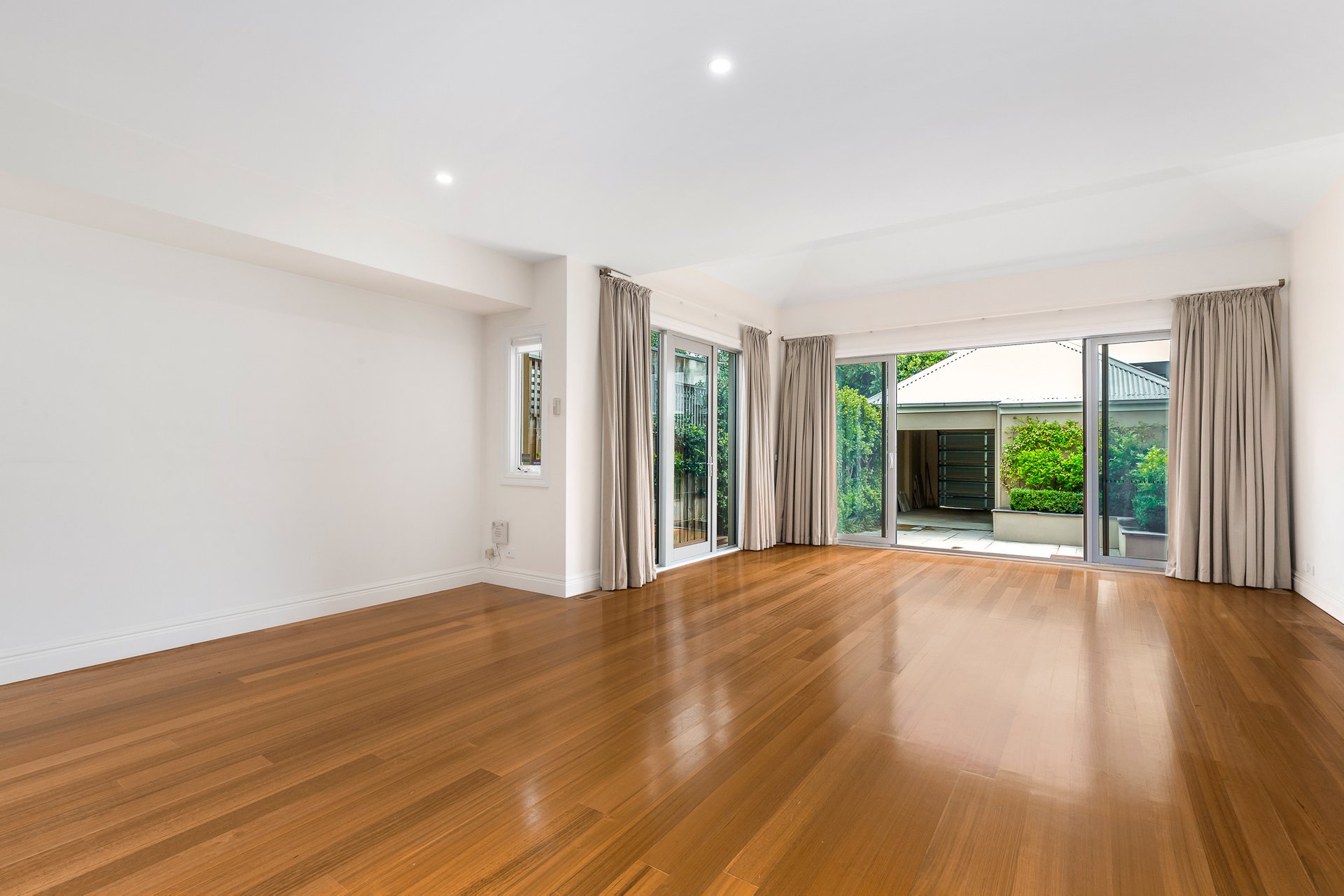 Property Gallery Thumbnail 7