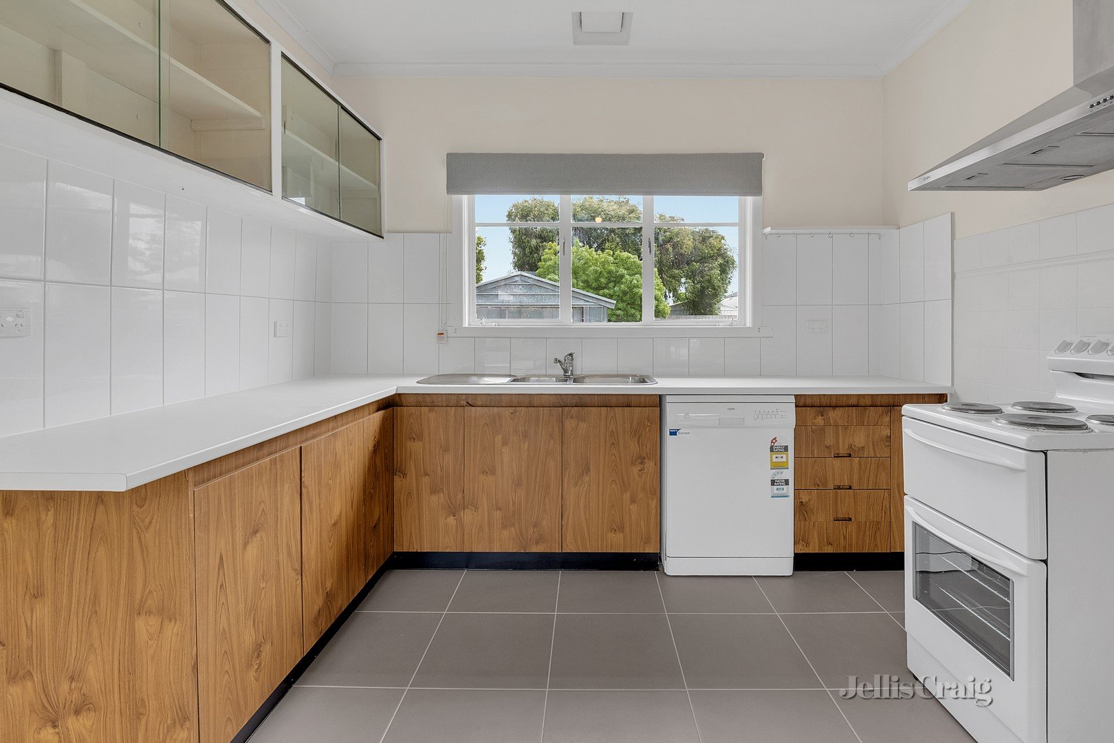 31 Myrtle Grove, Altona image 3