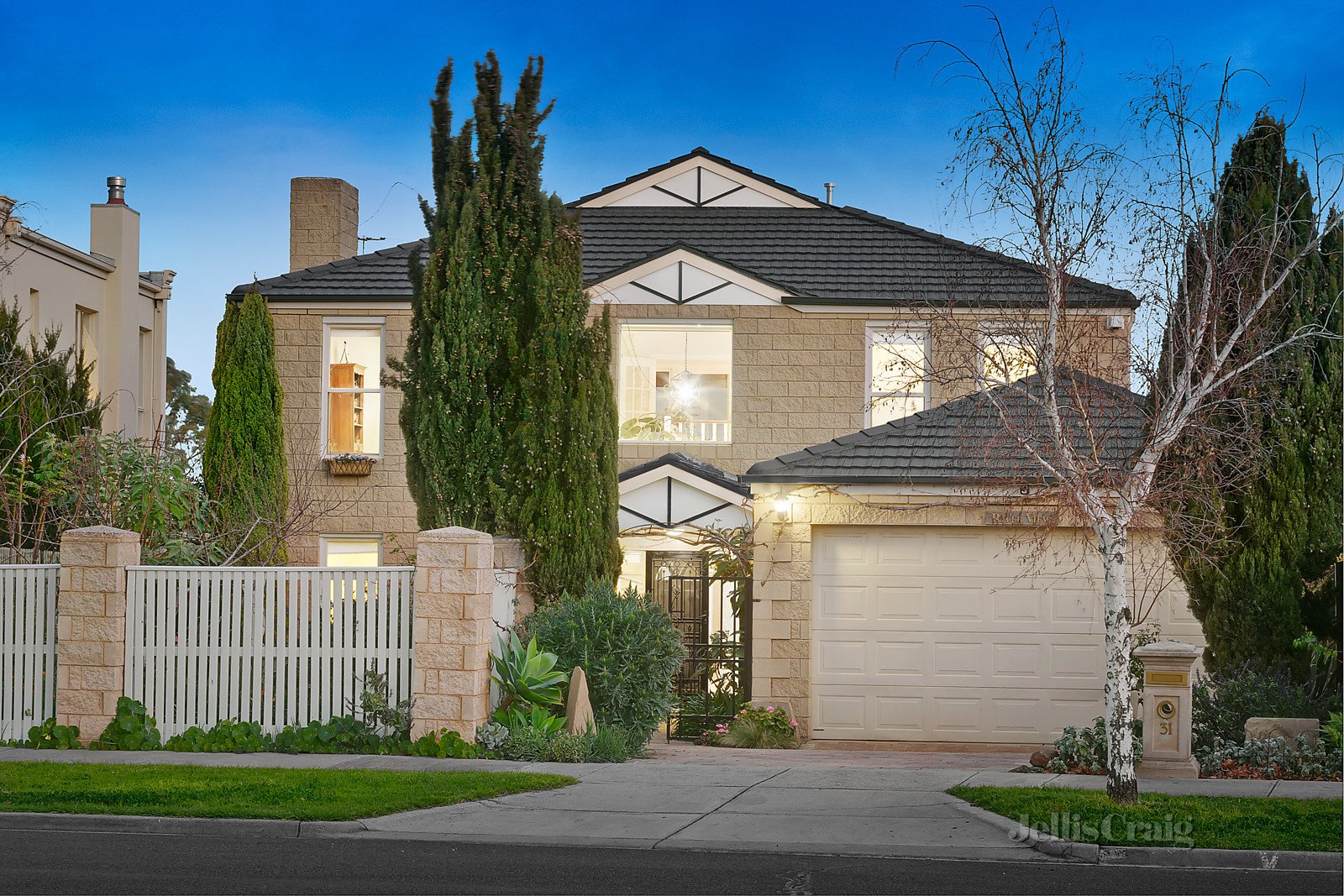 31 Oakley Drive, Avondale Heights image 2