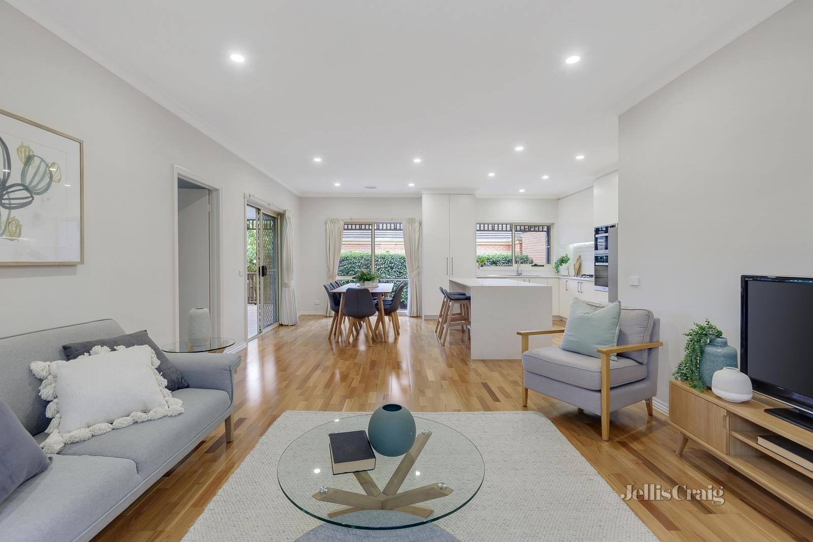 31 Ray Drive, Balwyn North image 3