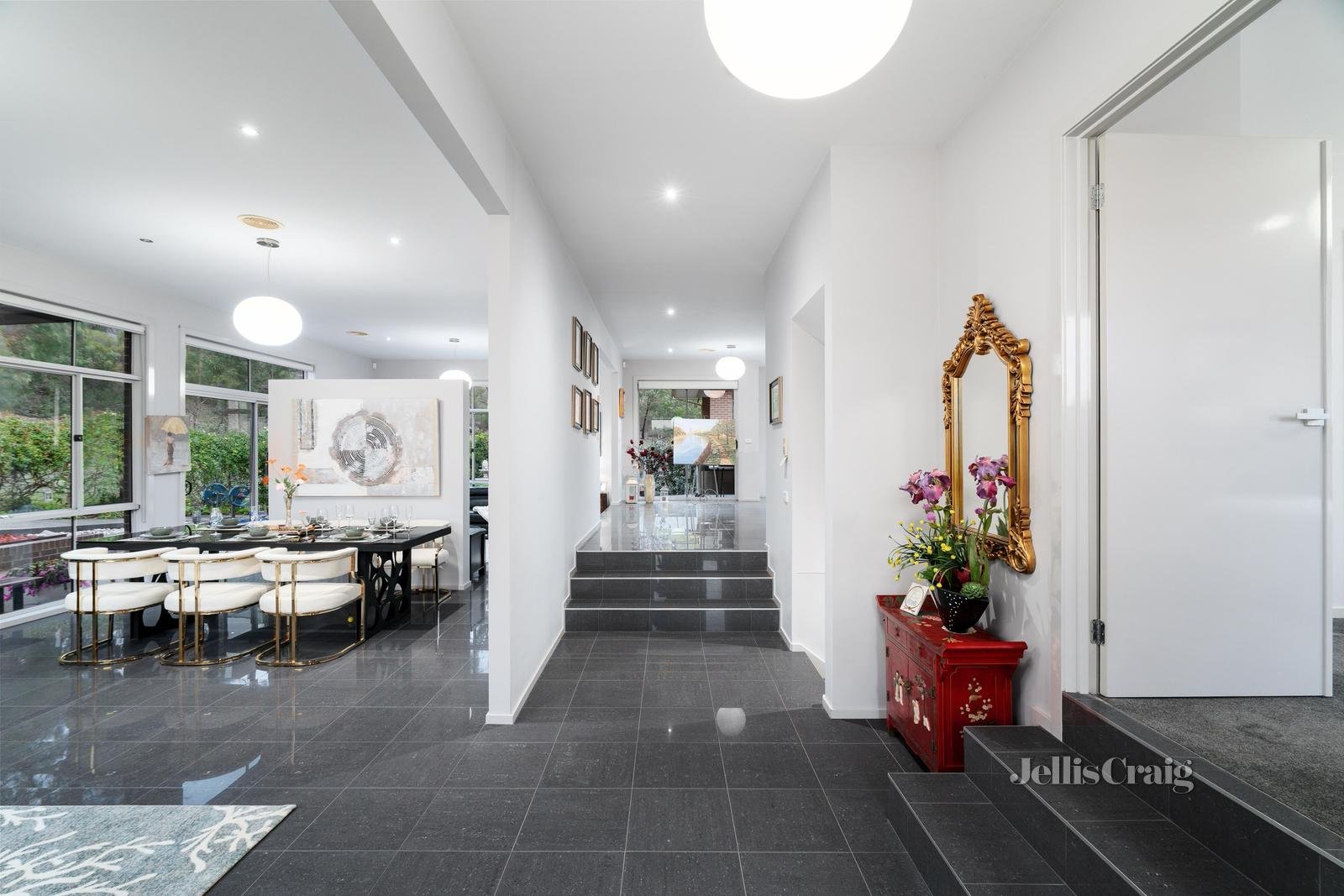 31 Reservoir Crescent, Rowville image 2