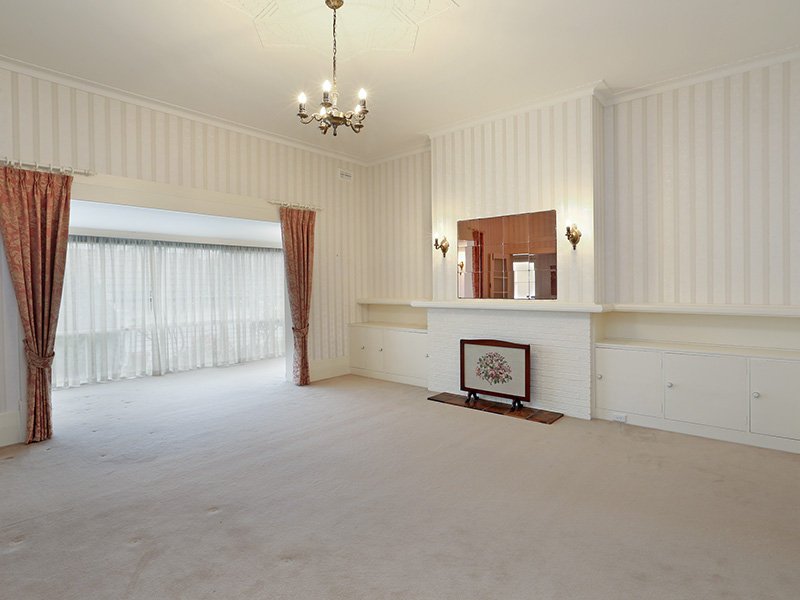 31 Retreat Road, Newtown image 2