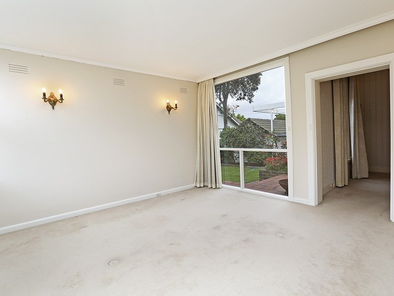 31 Retreat Road, Newtown image 6