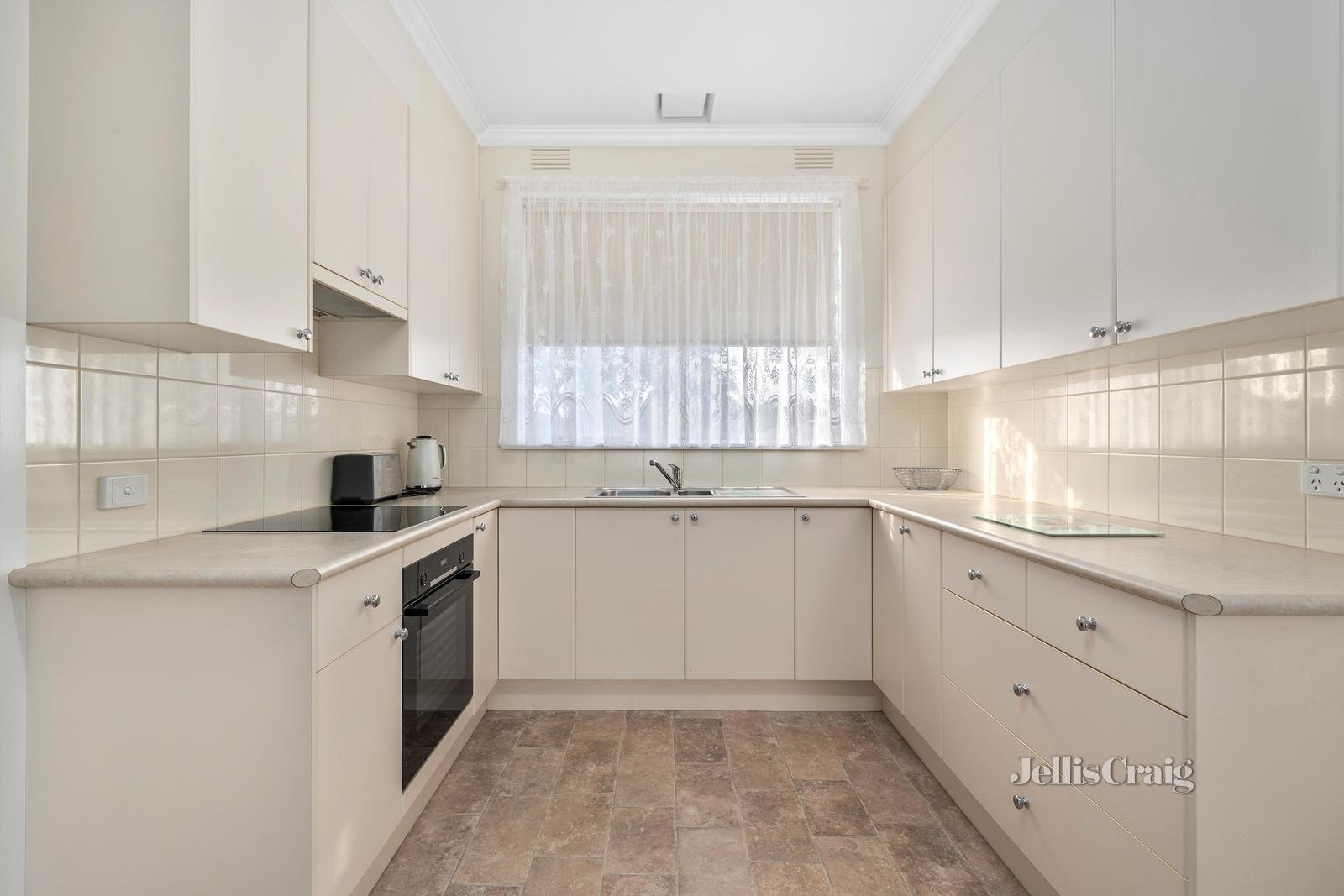 31 Robyn Drive, Nunawading image 4