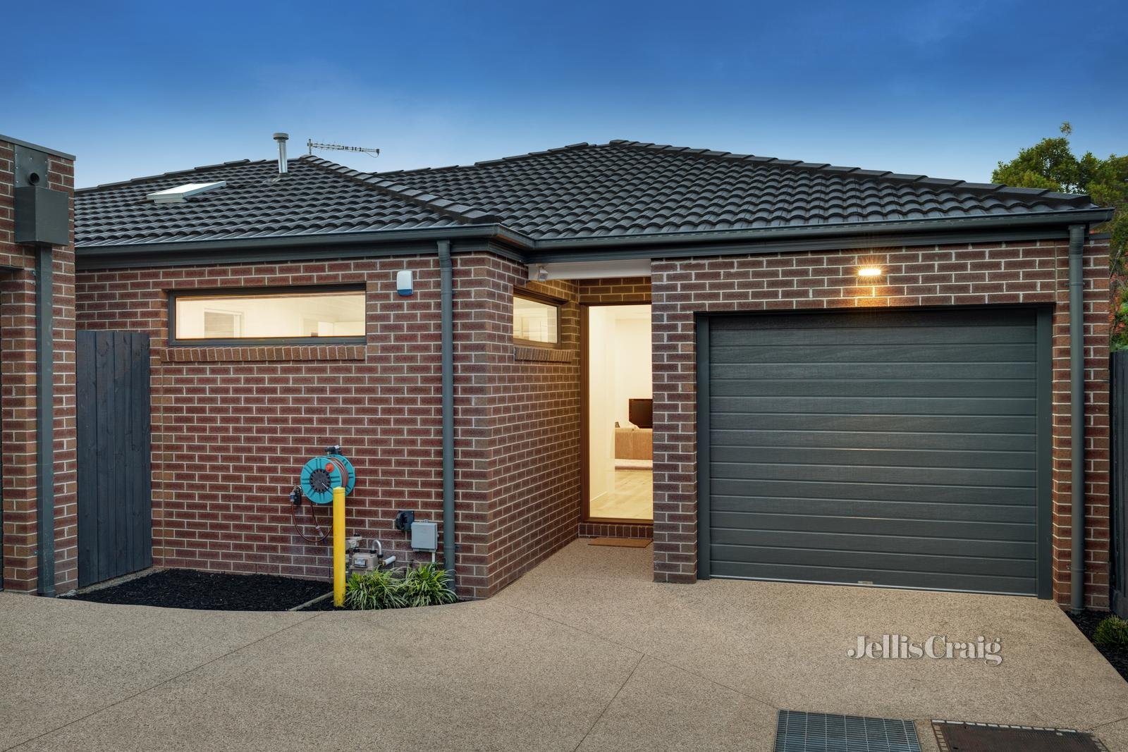 3/1 Romney Close, Moorabbin image 3