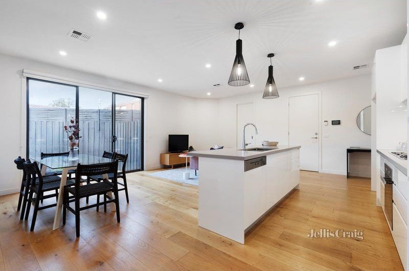 3/1 Romney Close, Moorabbin image 6