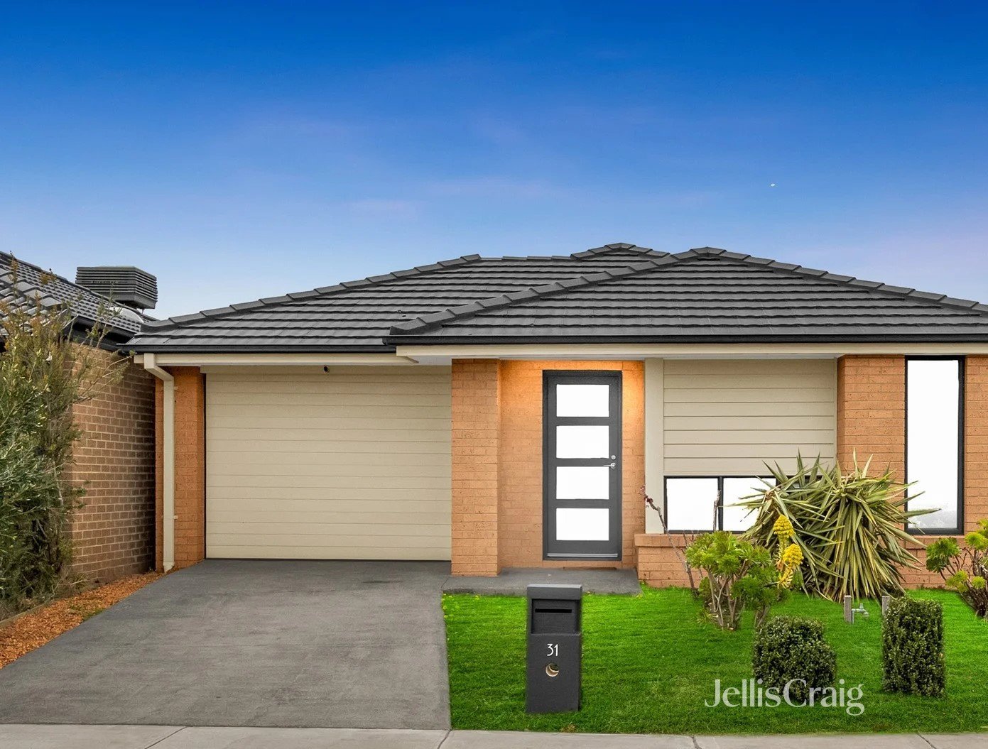31 Smile Crescent, Wyndham Vale image 1