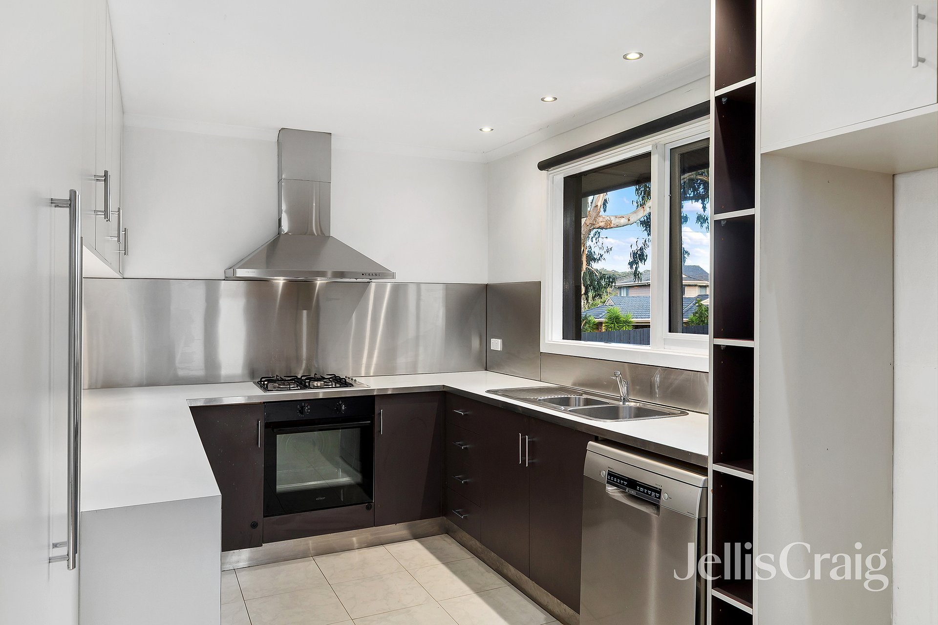 31 Warralong Avenue, Greensborough image 4