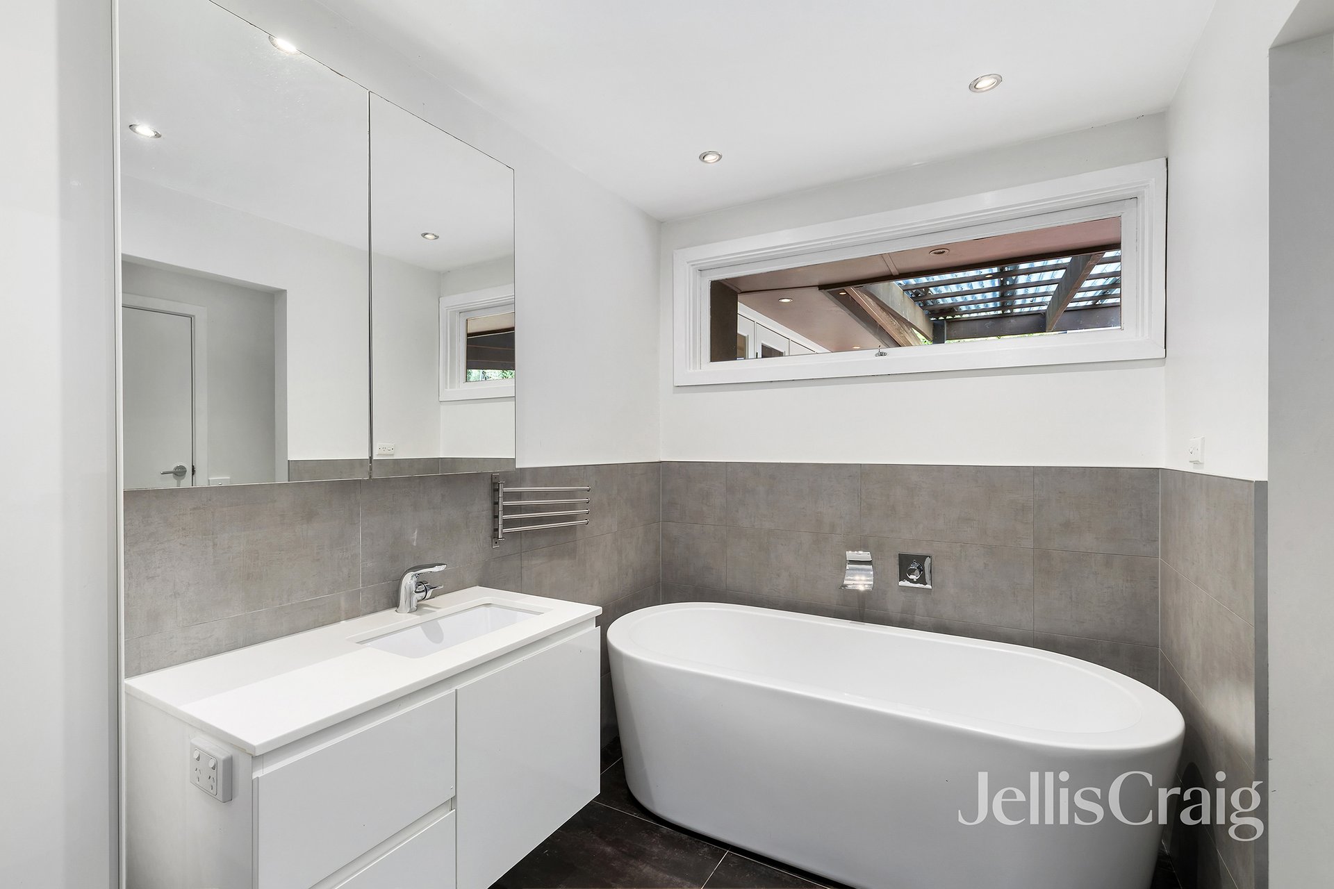 31 Warralong Avenue, Greensborough image 9