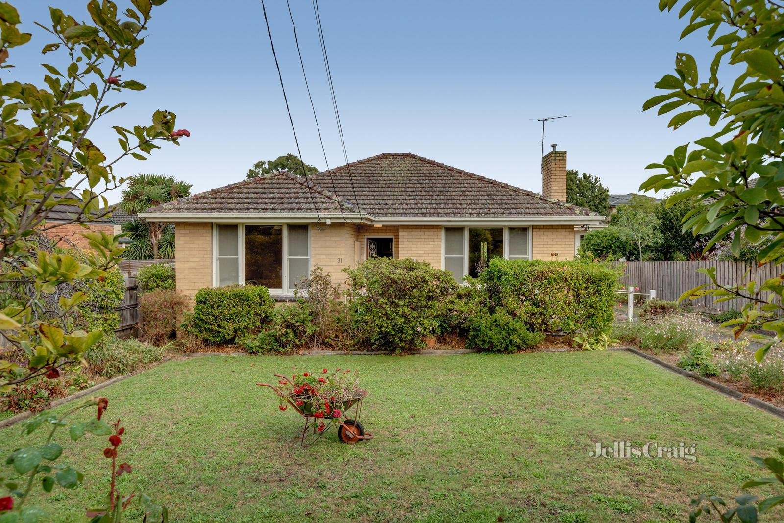 31 Watsons Road, Glen Waverley image 1