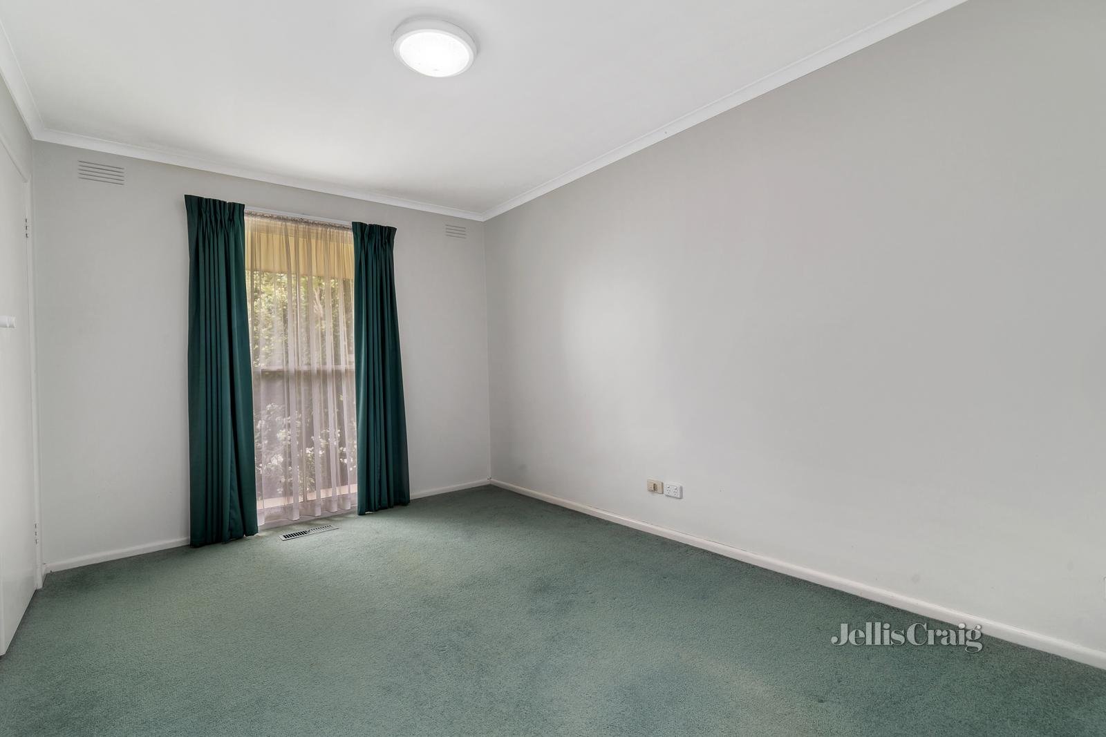 31 Winston Street, Glen Waverley image 6