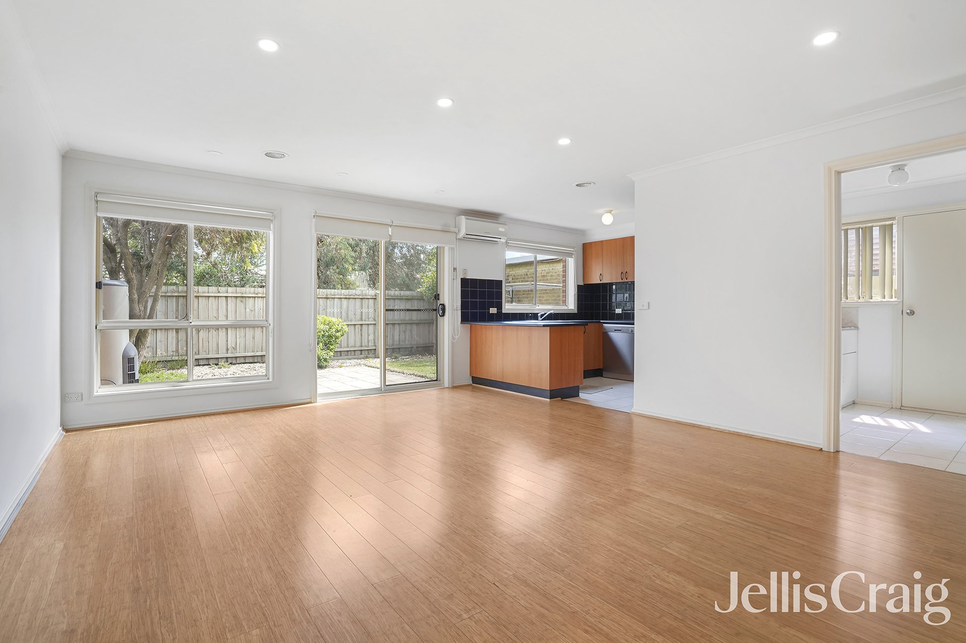 3/1 Woods Avenue, Mordialloc image 1