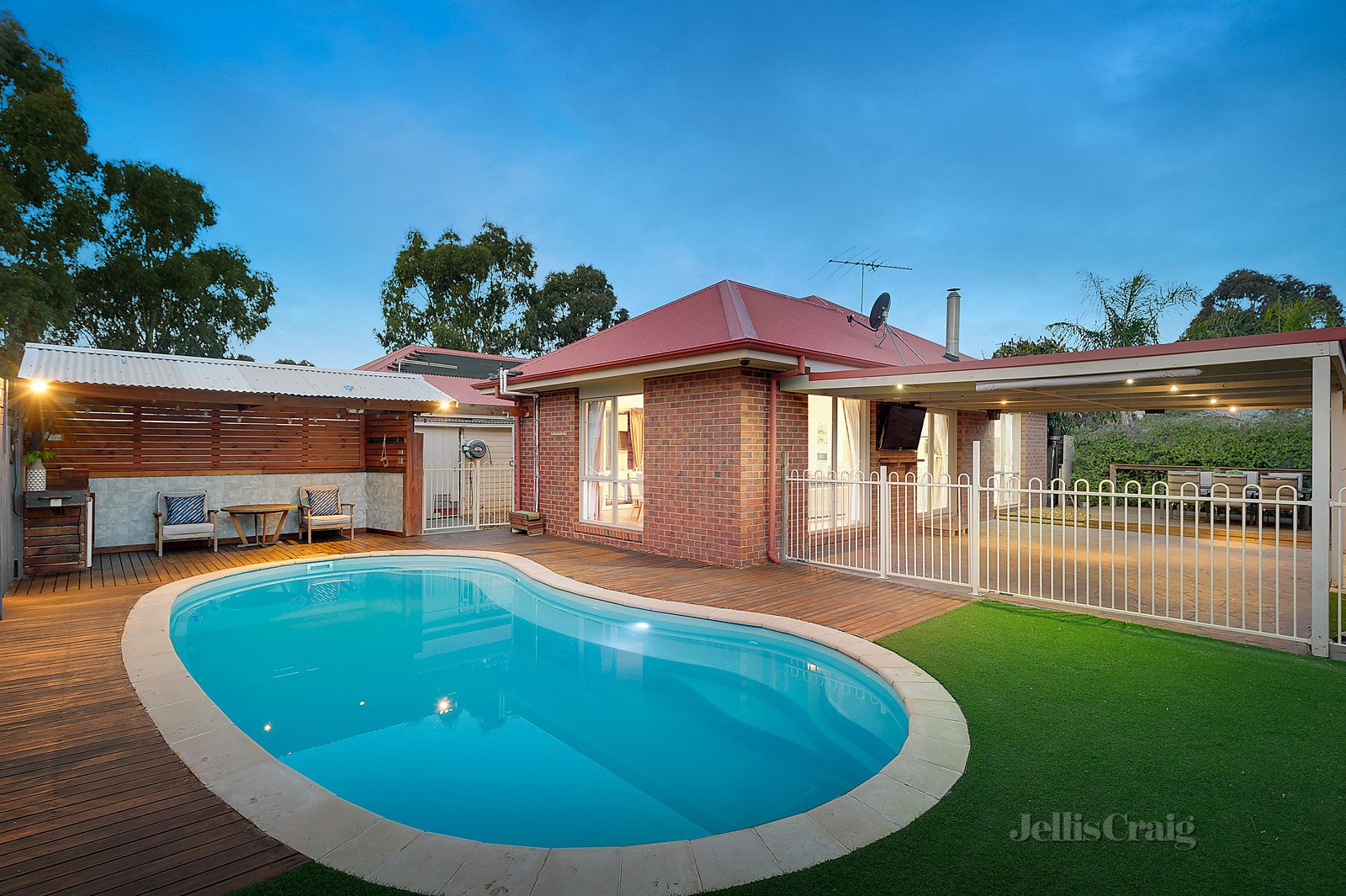 31 Woodstock Drive, Doreen image 1