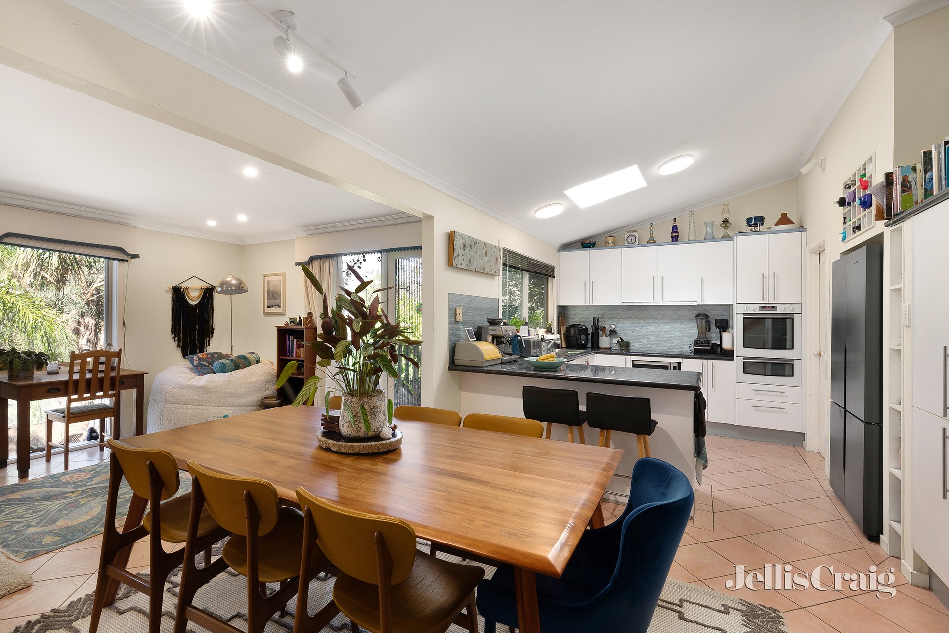 31 Wycliffe Crescent, Eltham image 4