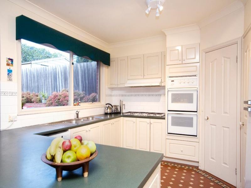 31 Yongala Street, Balwyn image 7